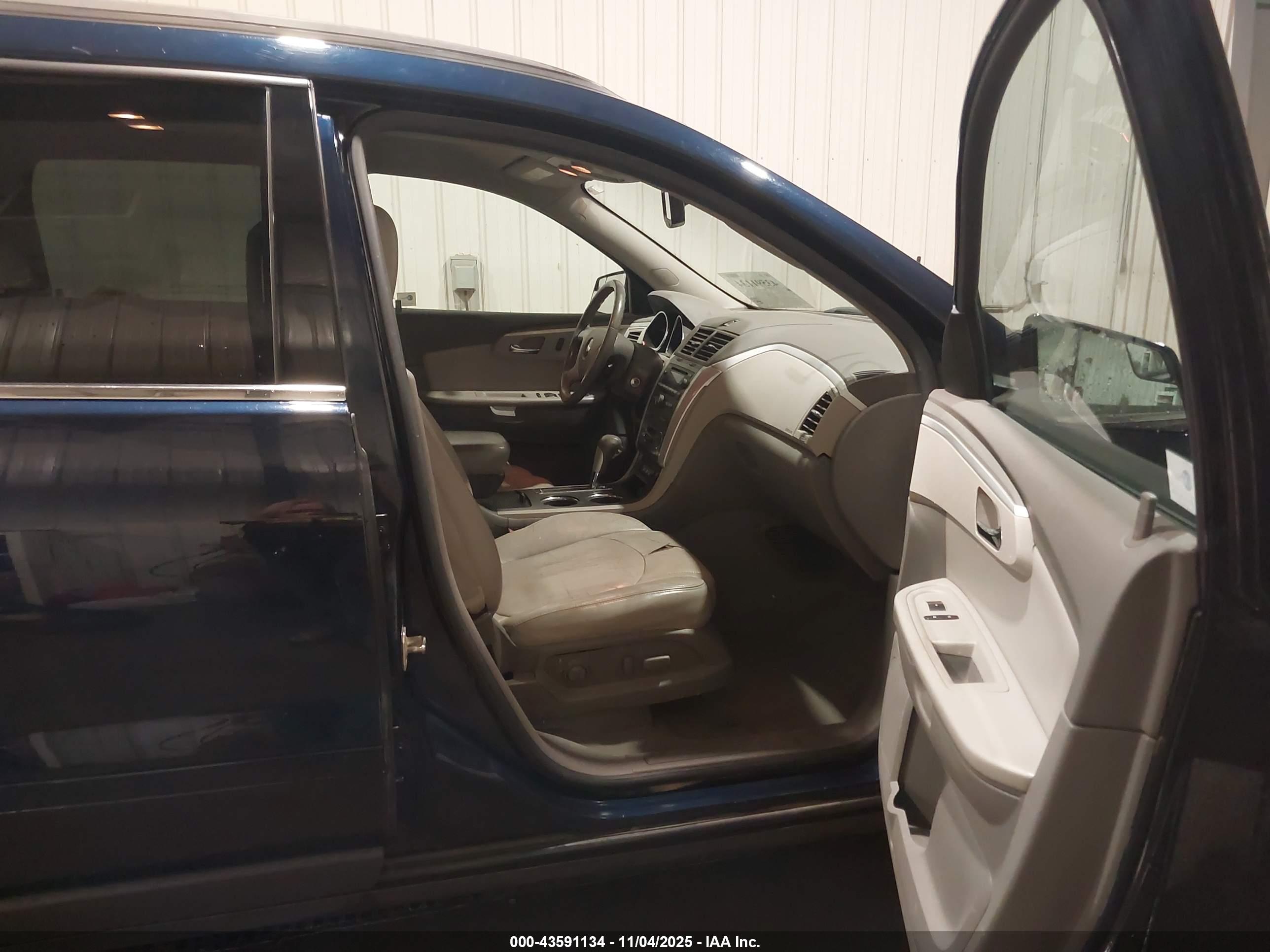 CHEVROLET TRAVERSE image 5