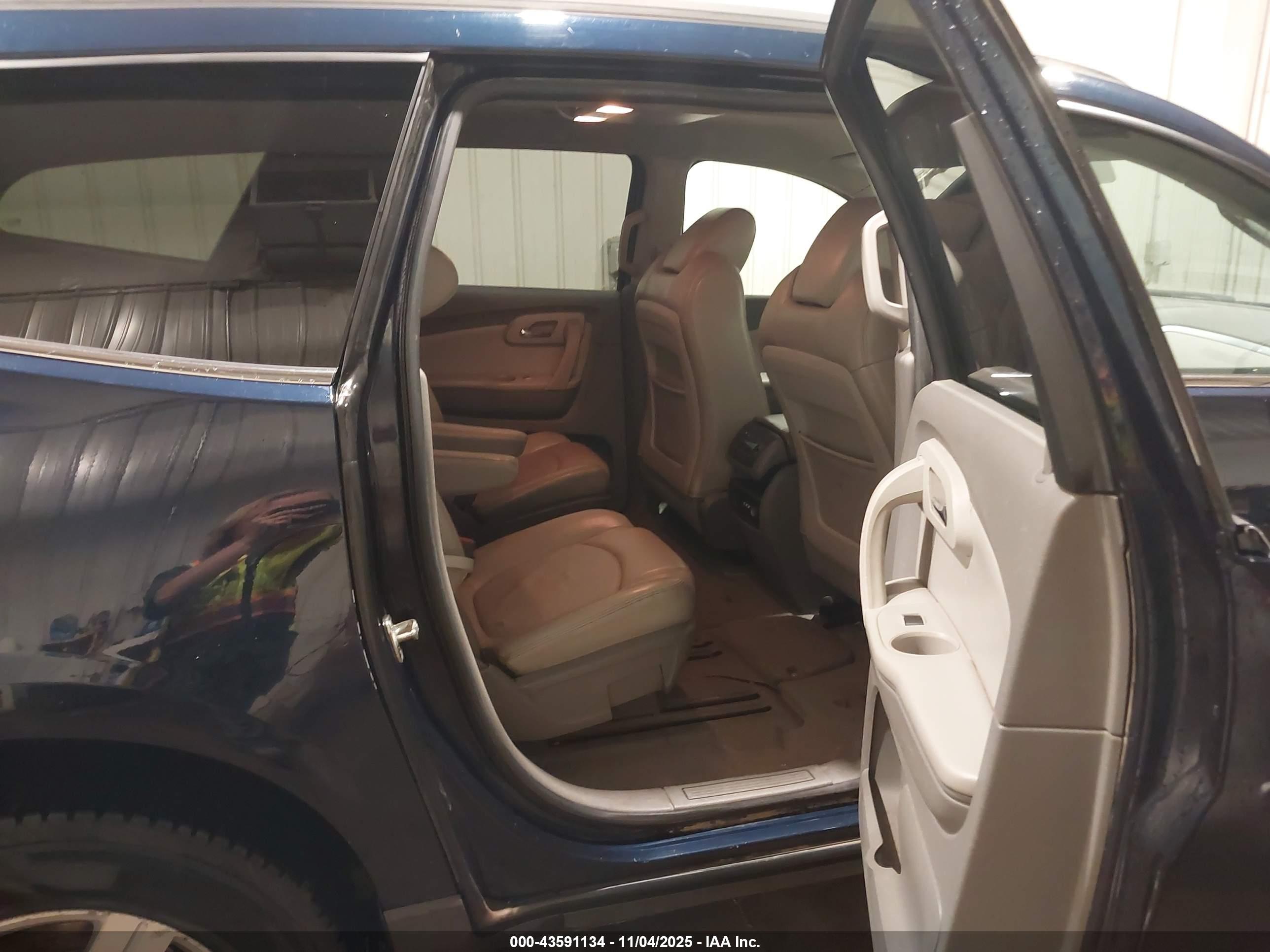 CHEVROLET TRAVERSE image 8
