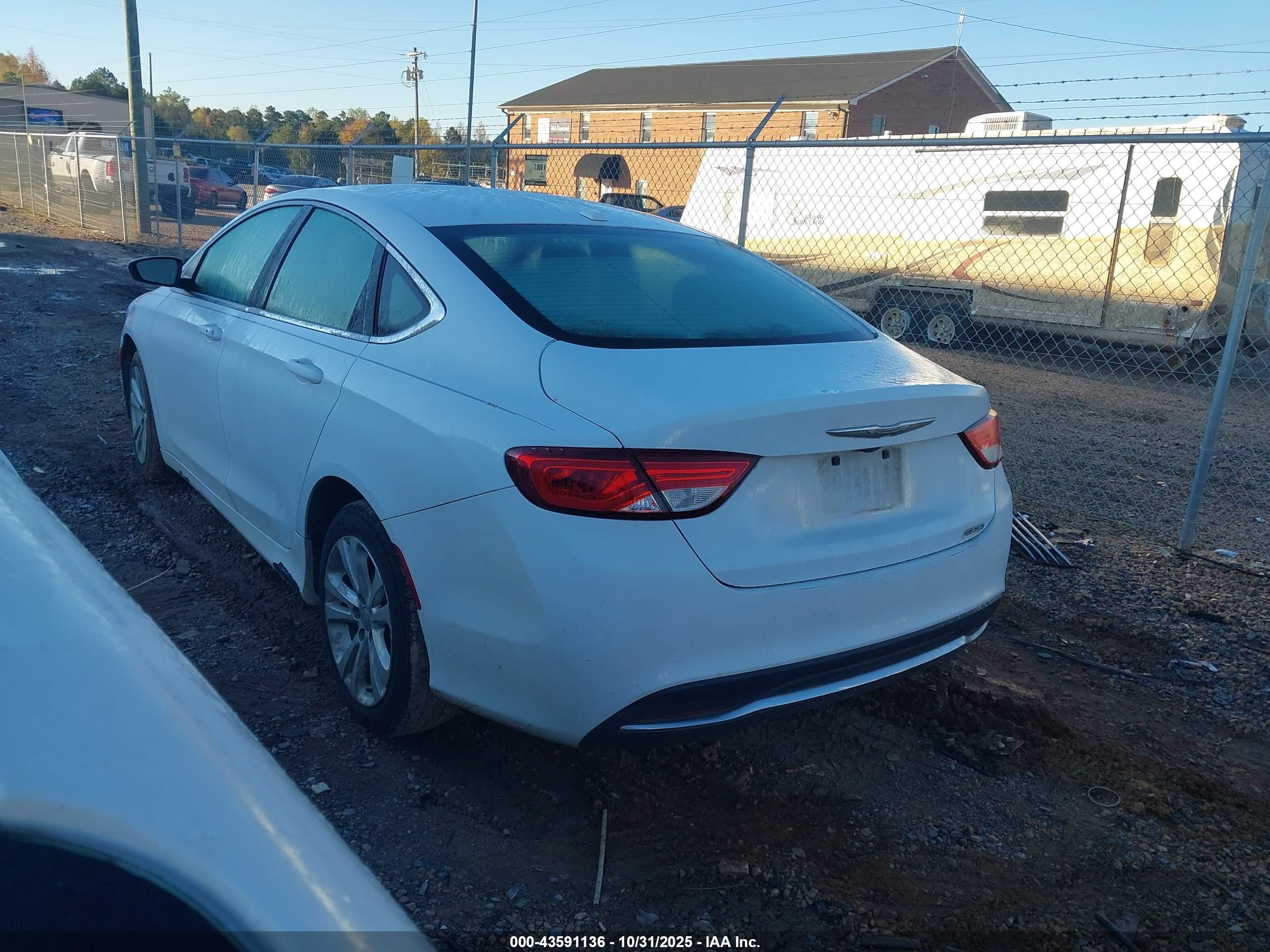 CHRYSLER 200 image 3