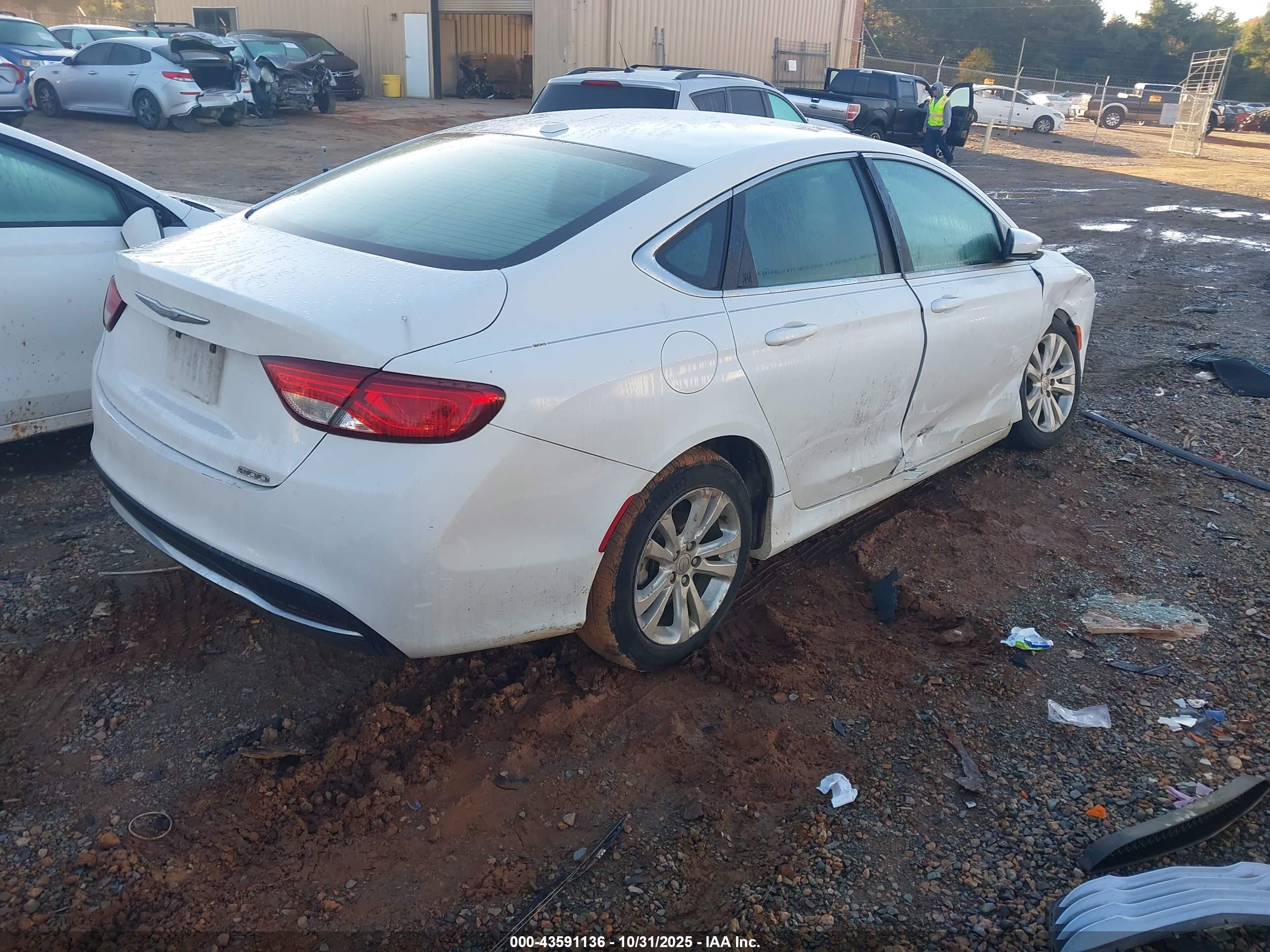 CHRYSLER 200 image 4