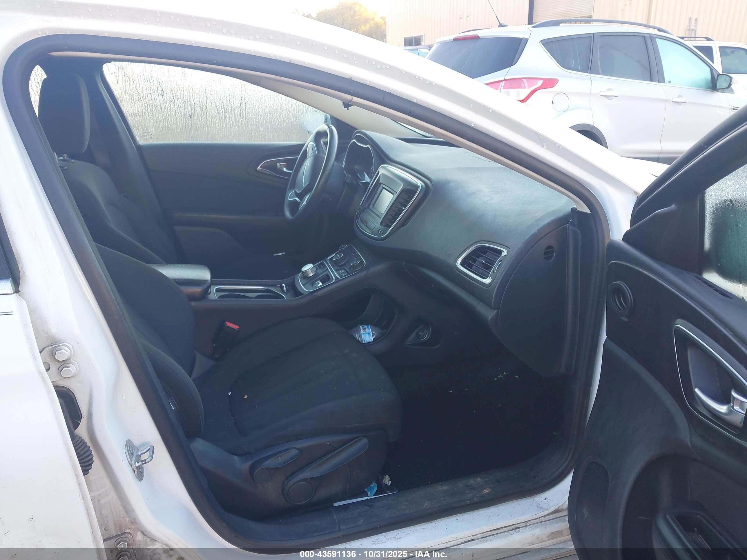 CHRYSLER 200 image 5