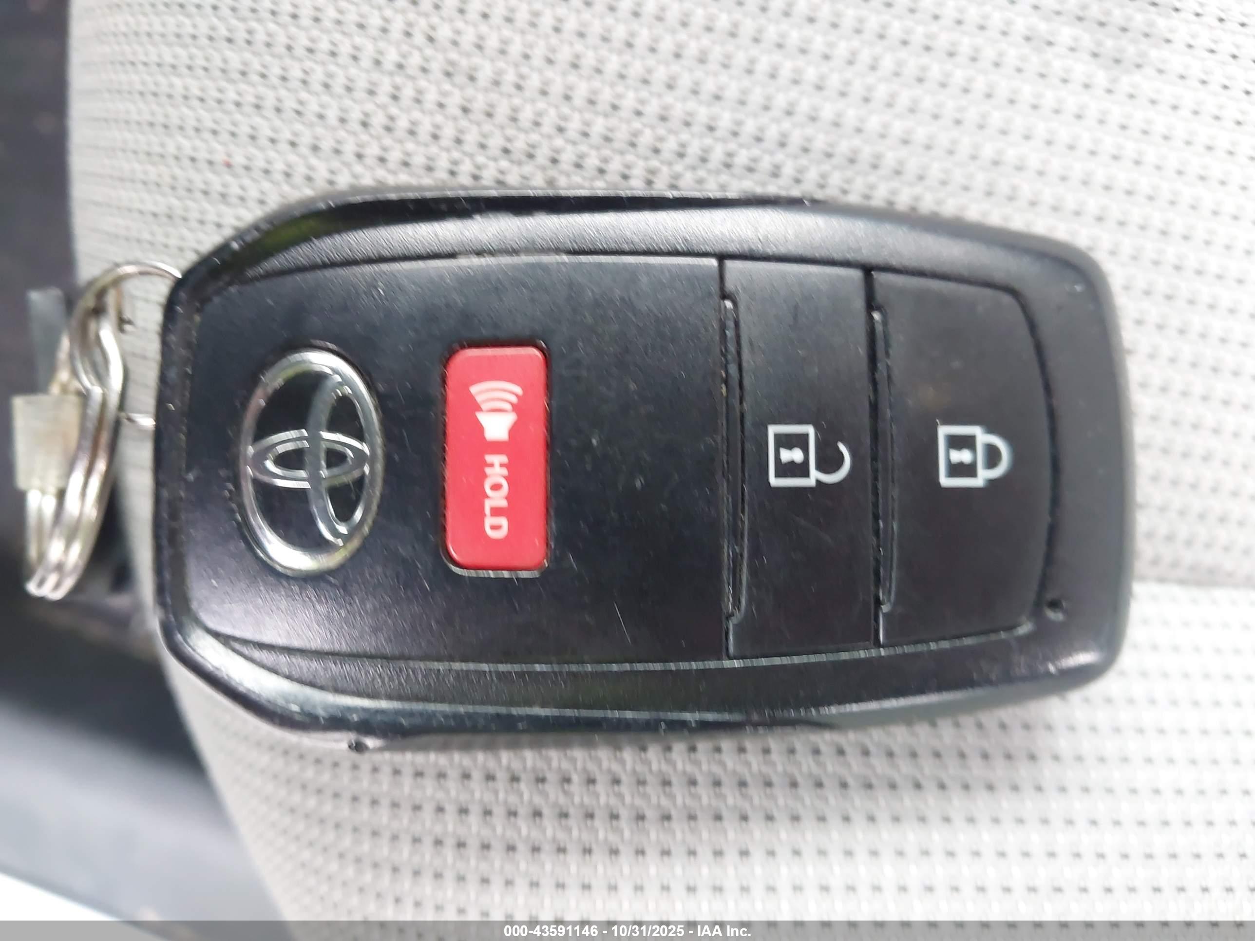 TOYOTA COROLLA image 11