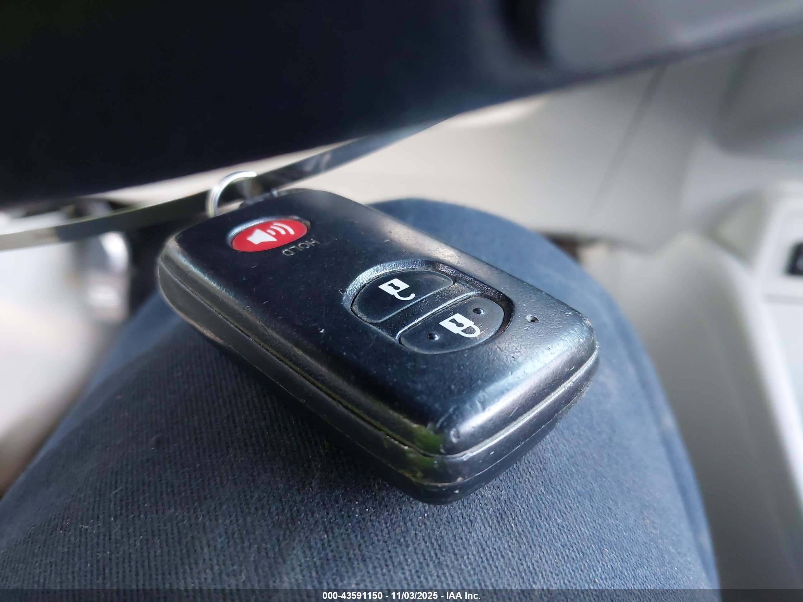 TOYOTA PRIUS image 11