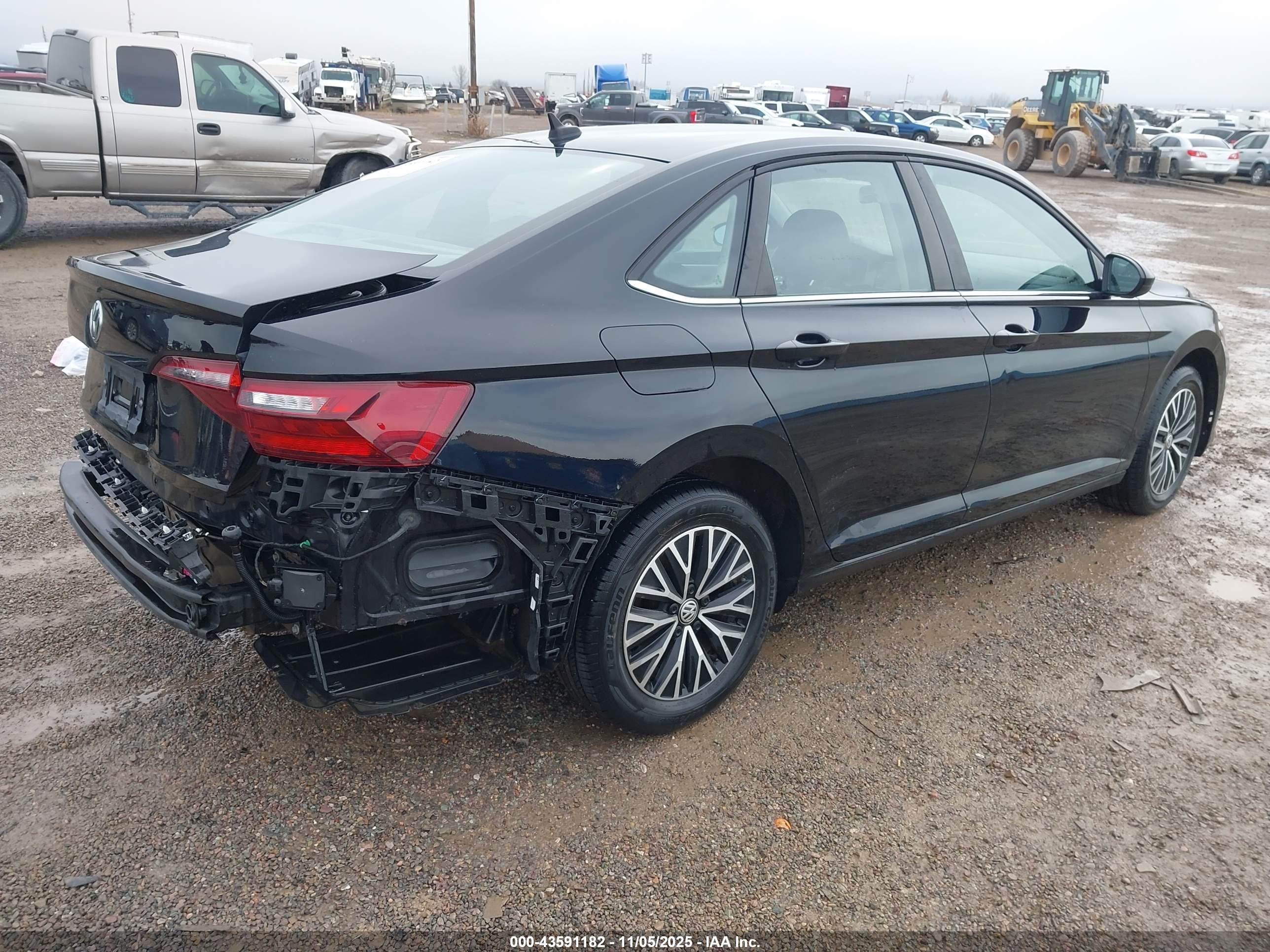 VOLKSWAGEN JETTA image 4
