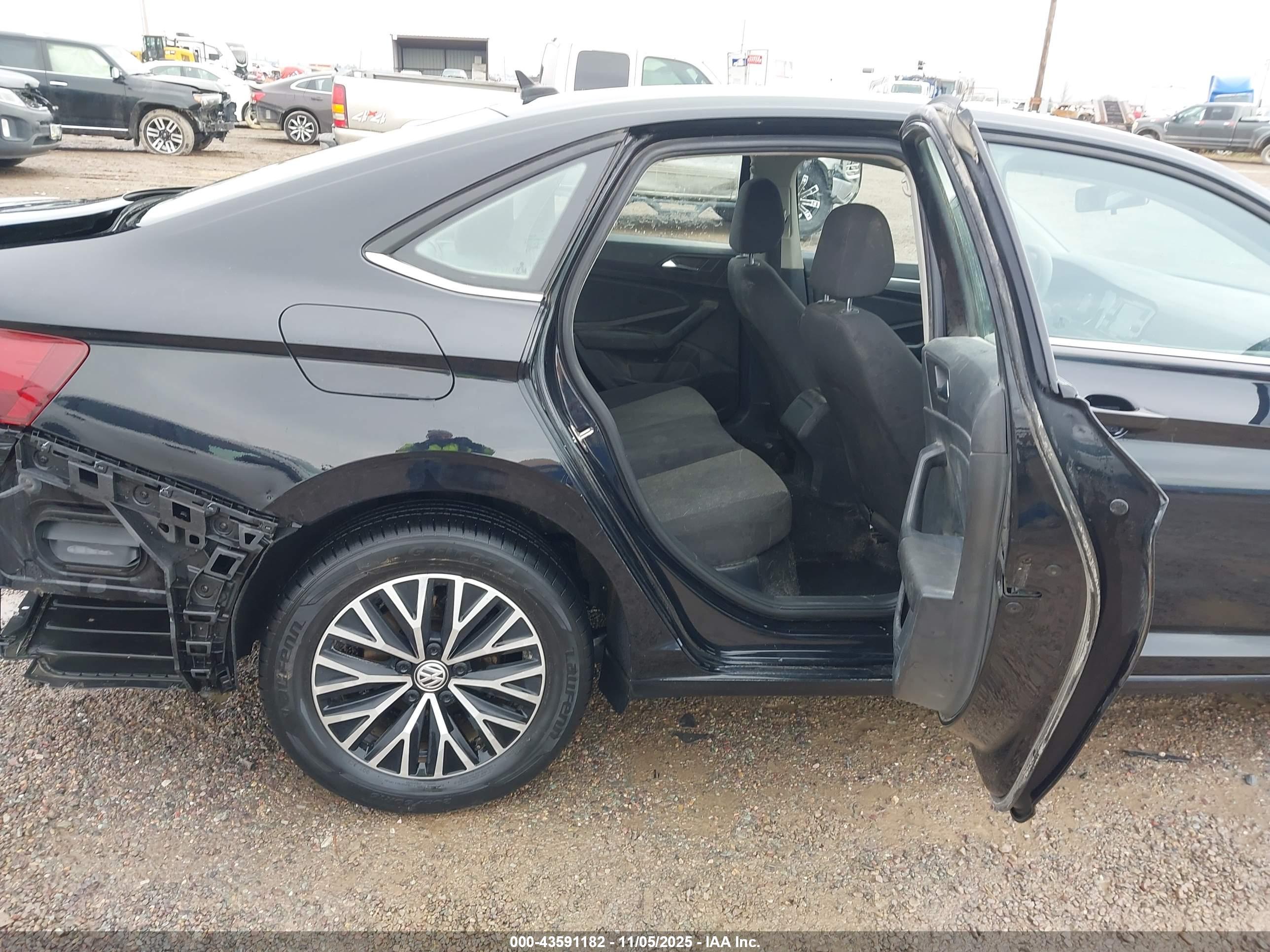 VOLKSWAGEN JETTA image 8