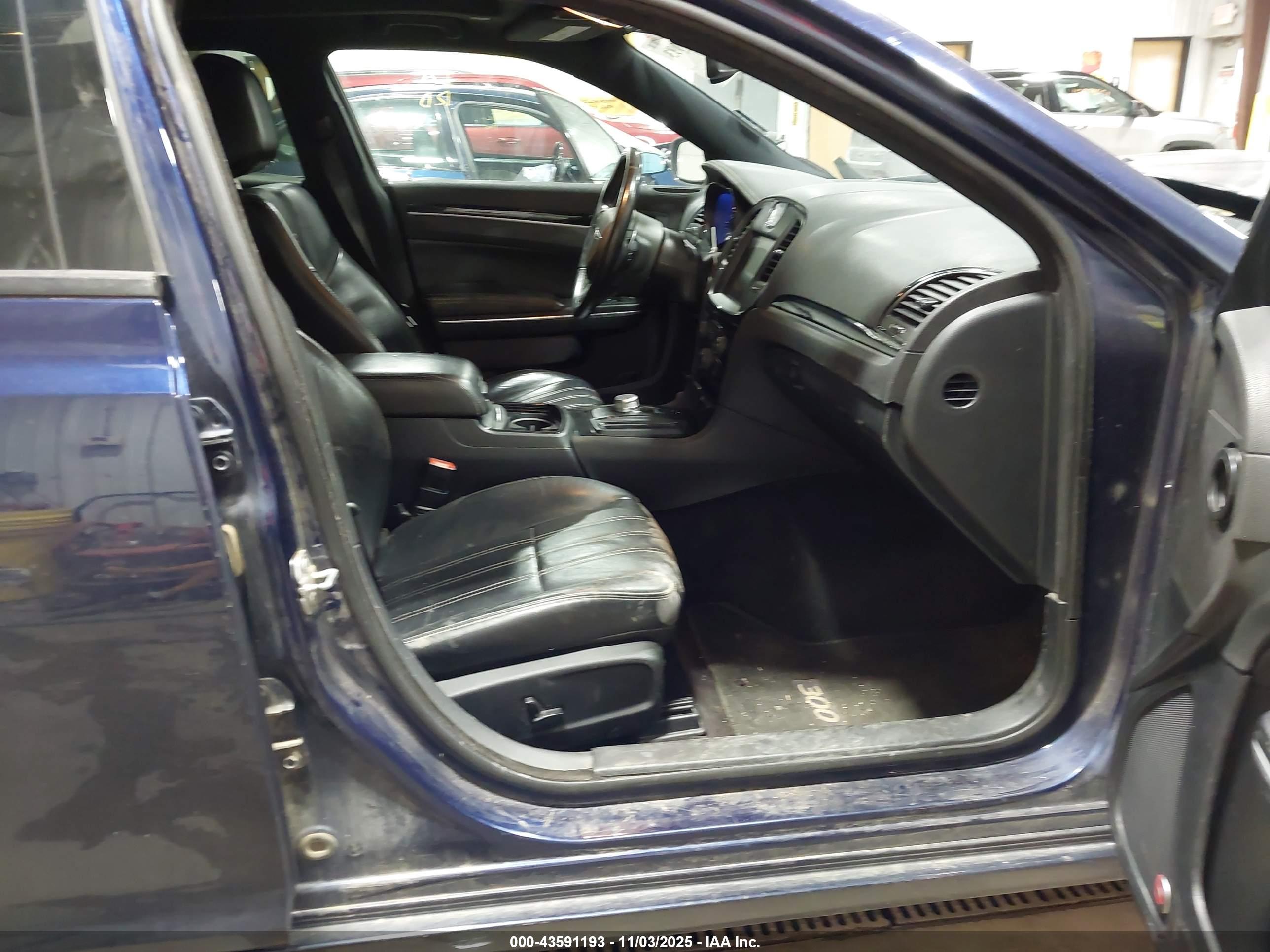 CHRYSLER 300 image 5