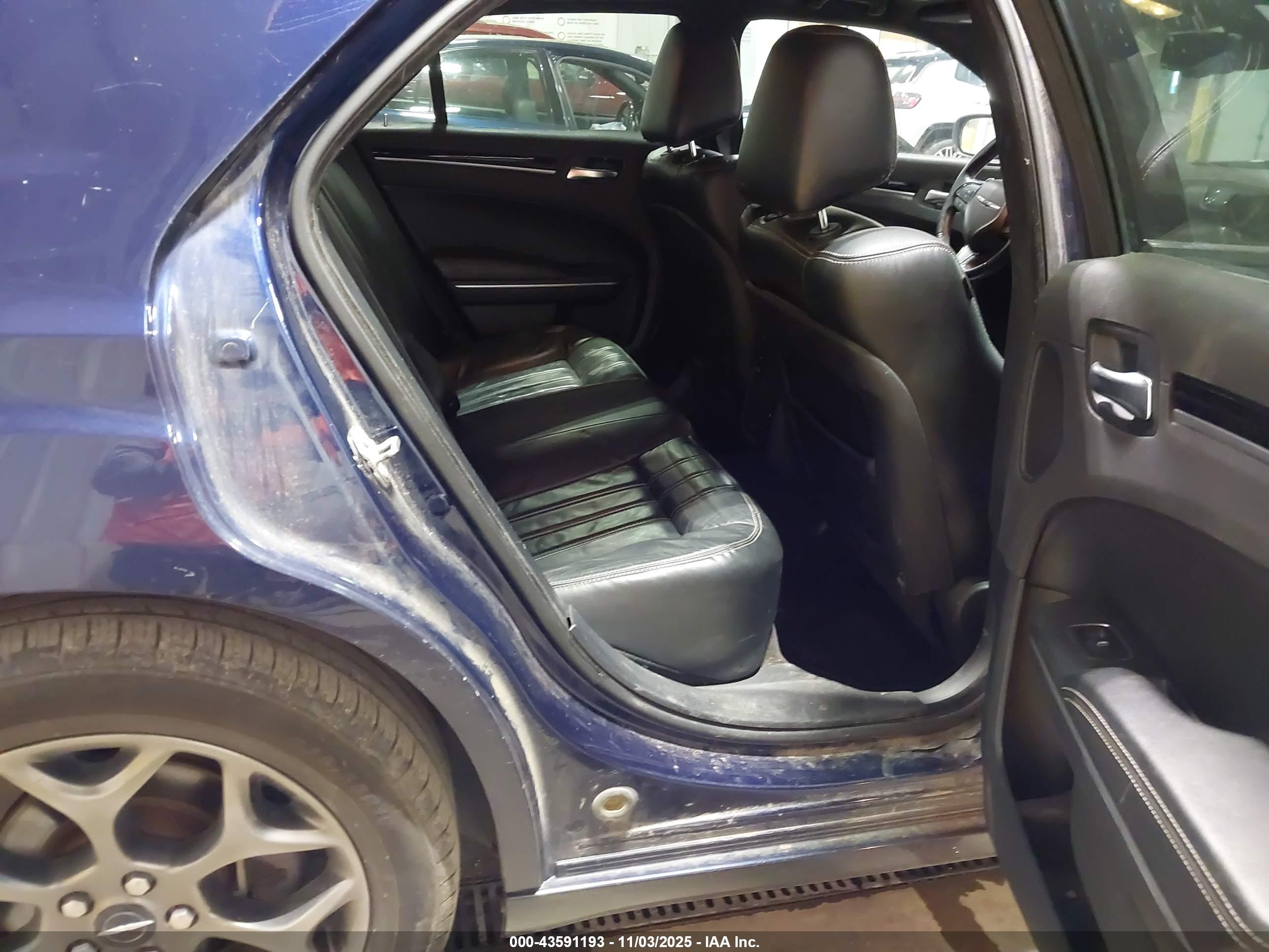 CHRYSLER 300 image 8