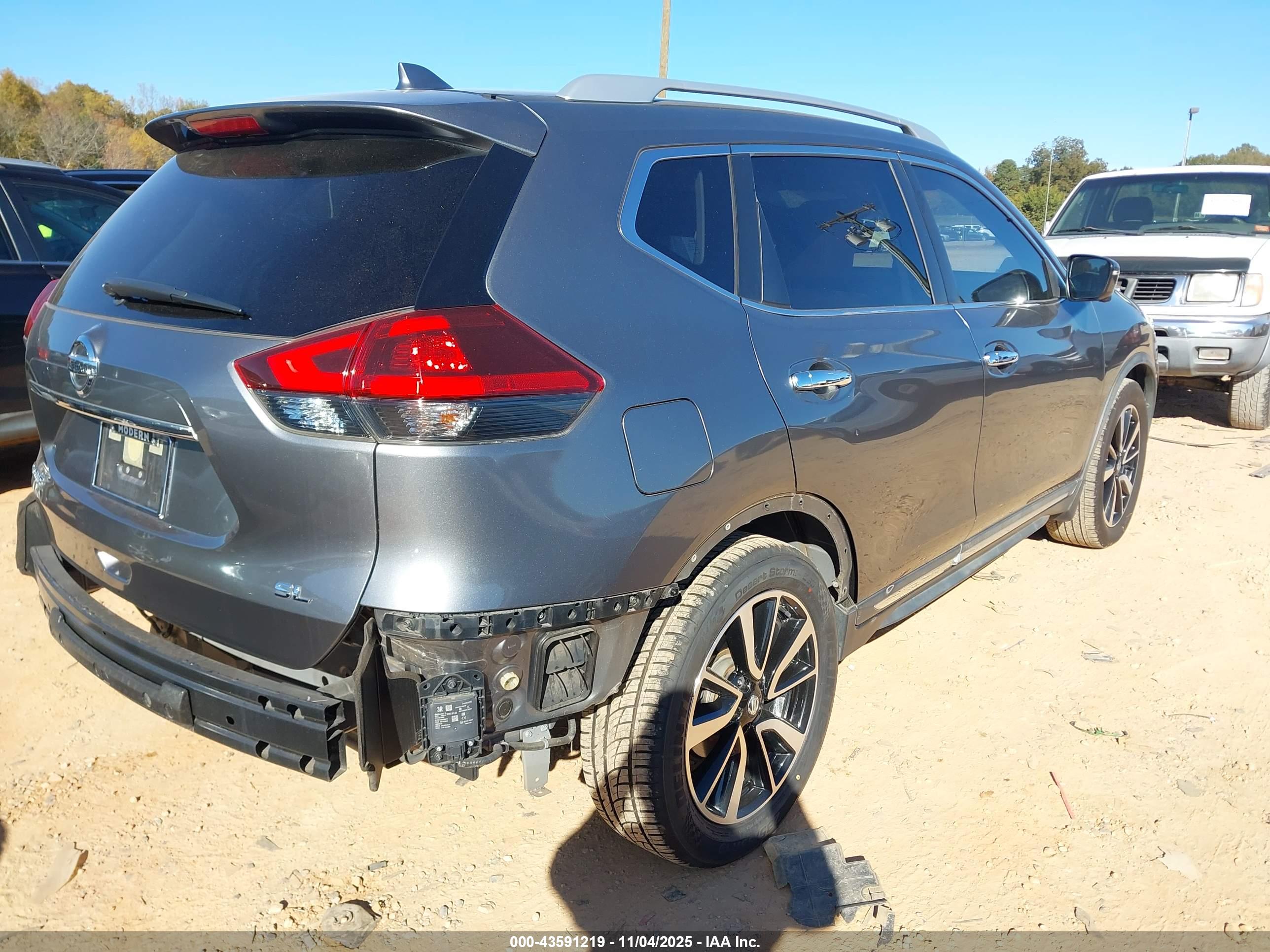 NISSAN ROGUE image 4