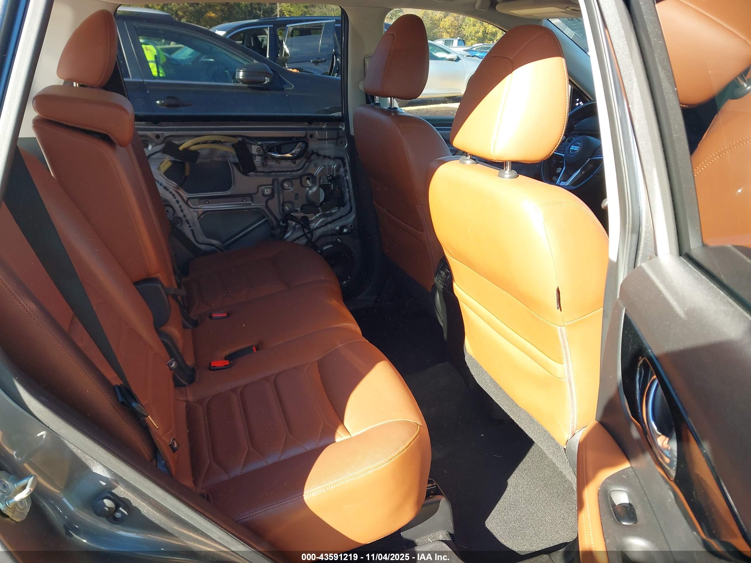 NISSAN ROGUE image 8