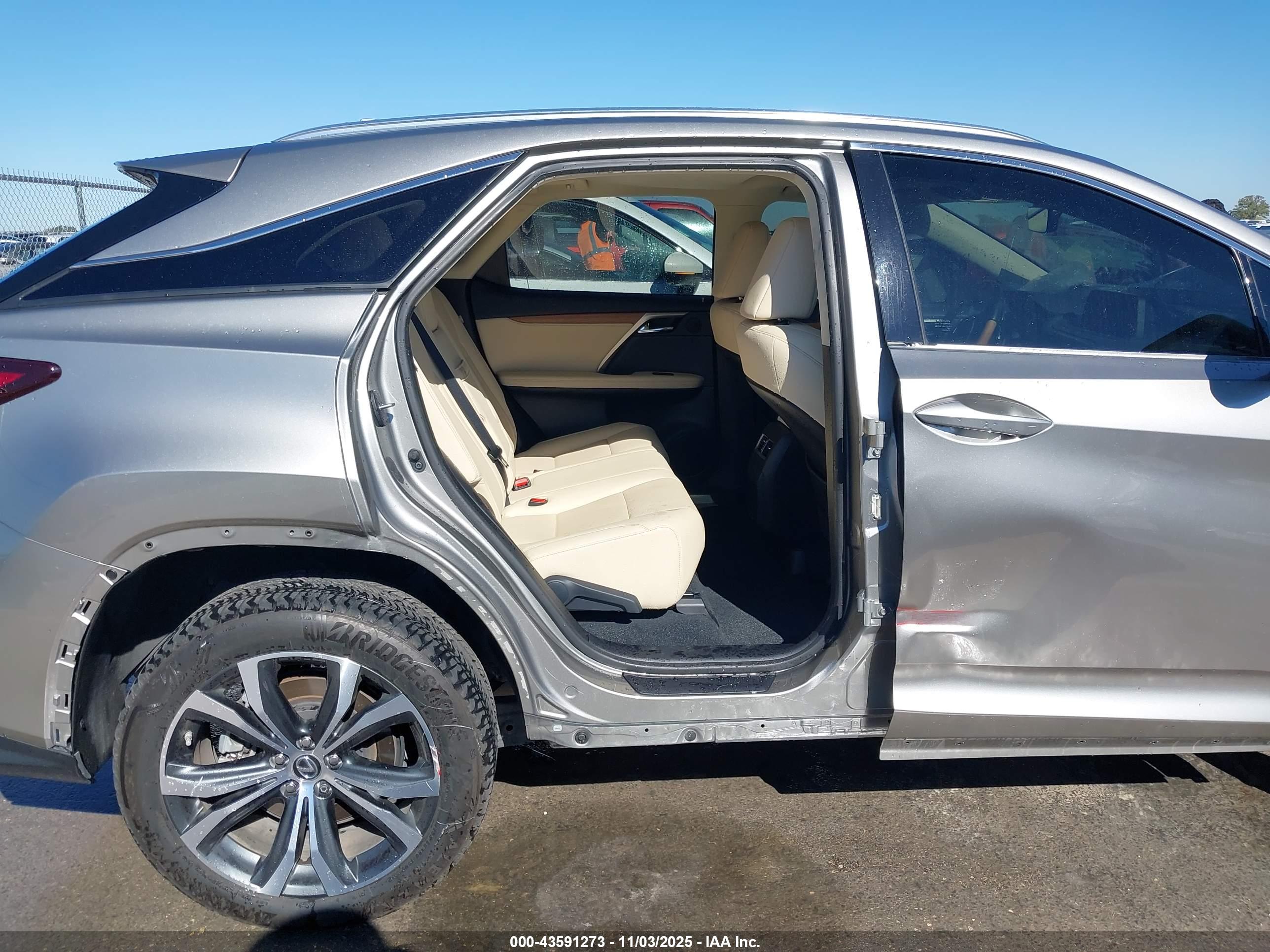 LEXUS RX image 6