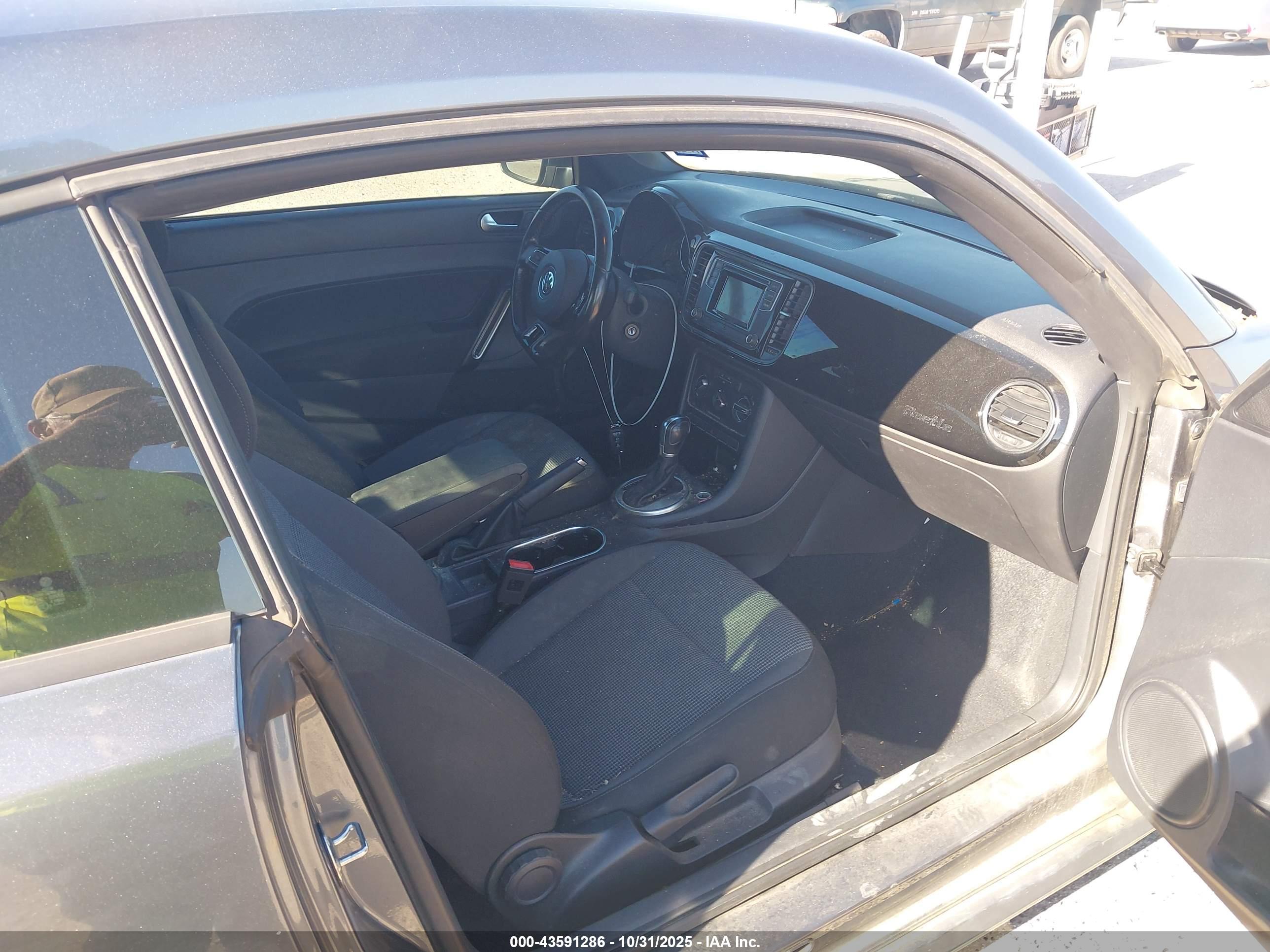 VOLKSWAGEN BEETLE image 5