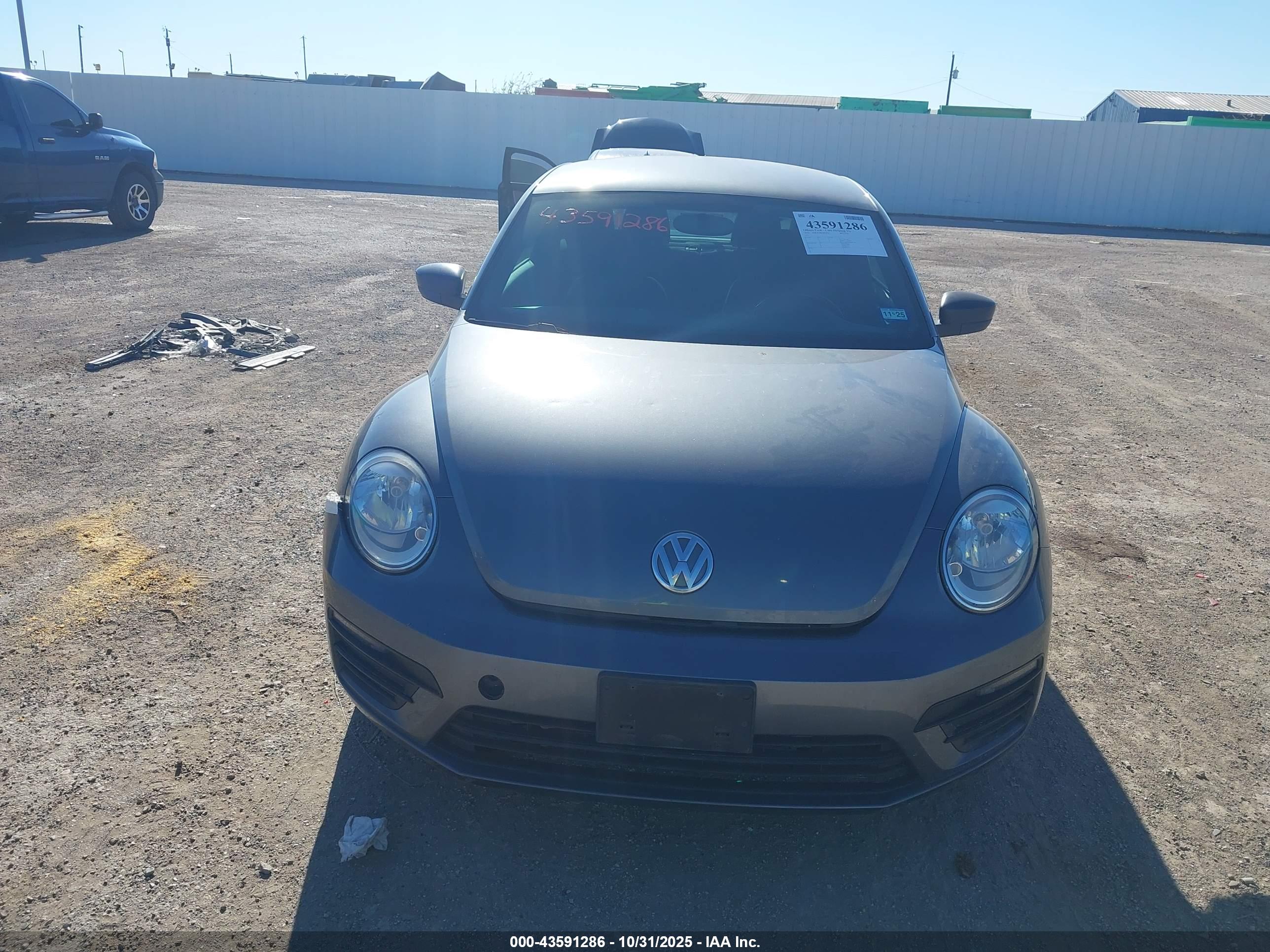 VOLKSWAGEN BEETLE image 6