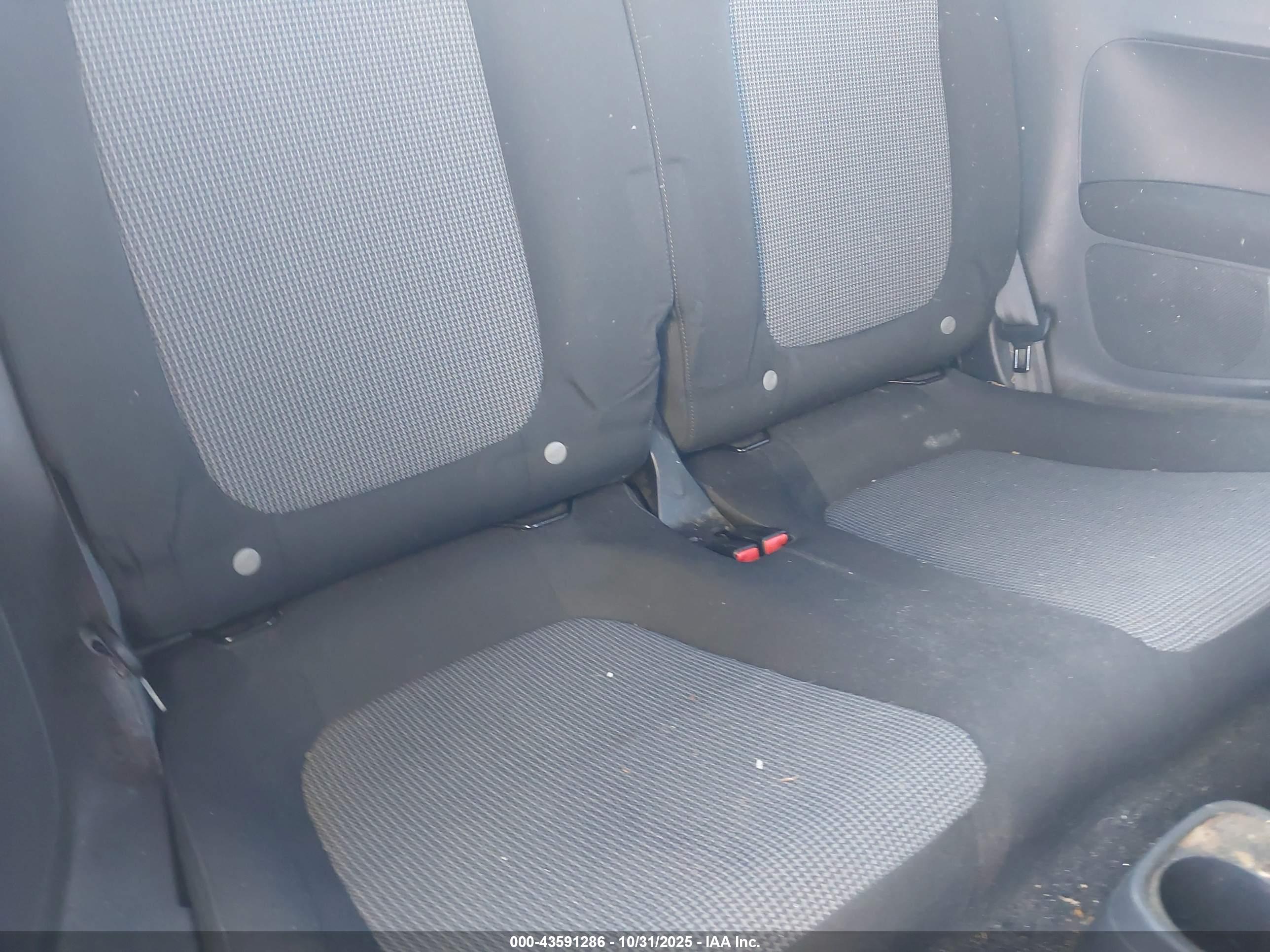 VOLKSWAGEN BEETLE image 8