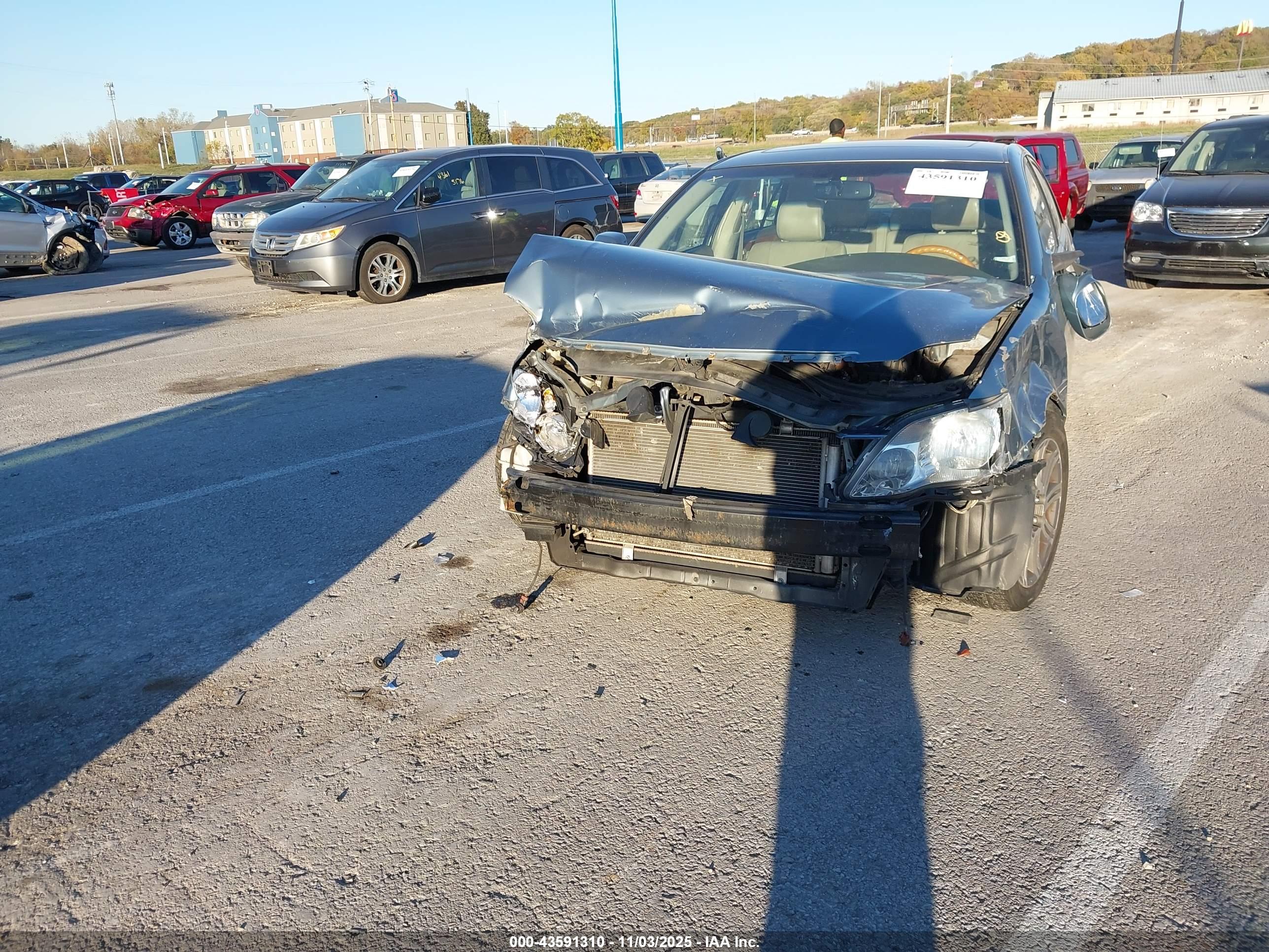 TOYOTA AVALON image 6