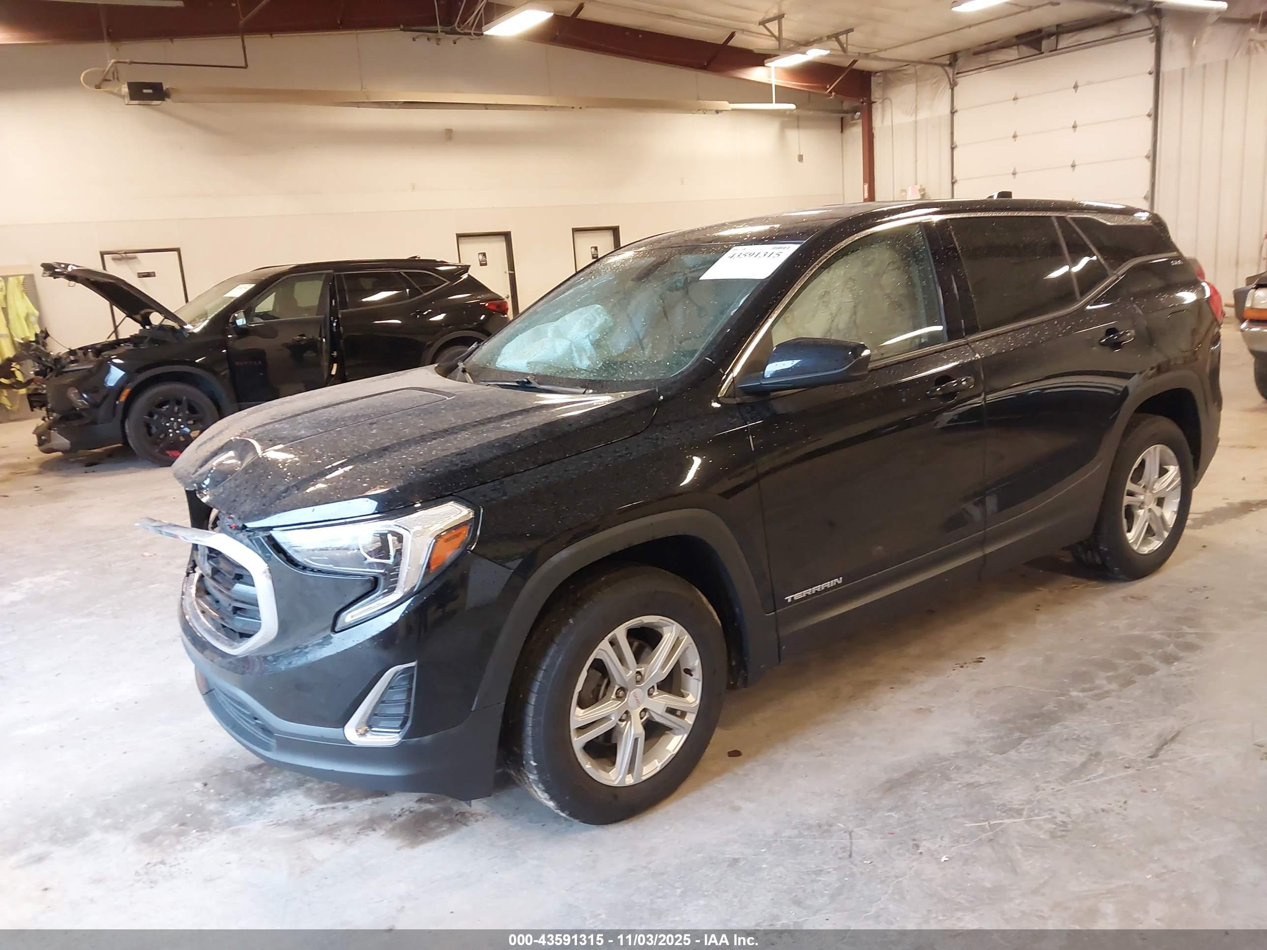 GMC TERRAIN image 2