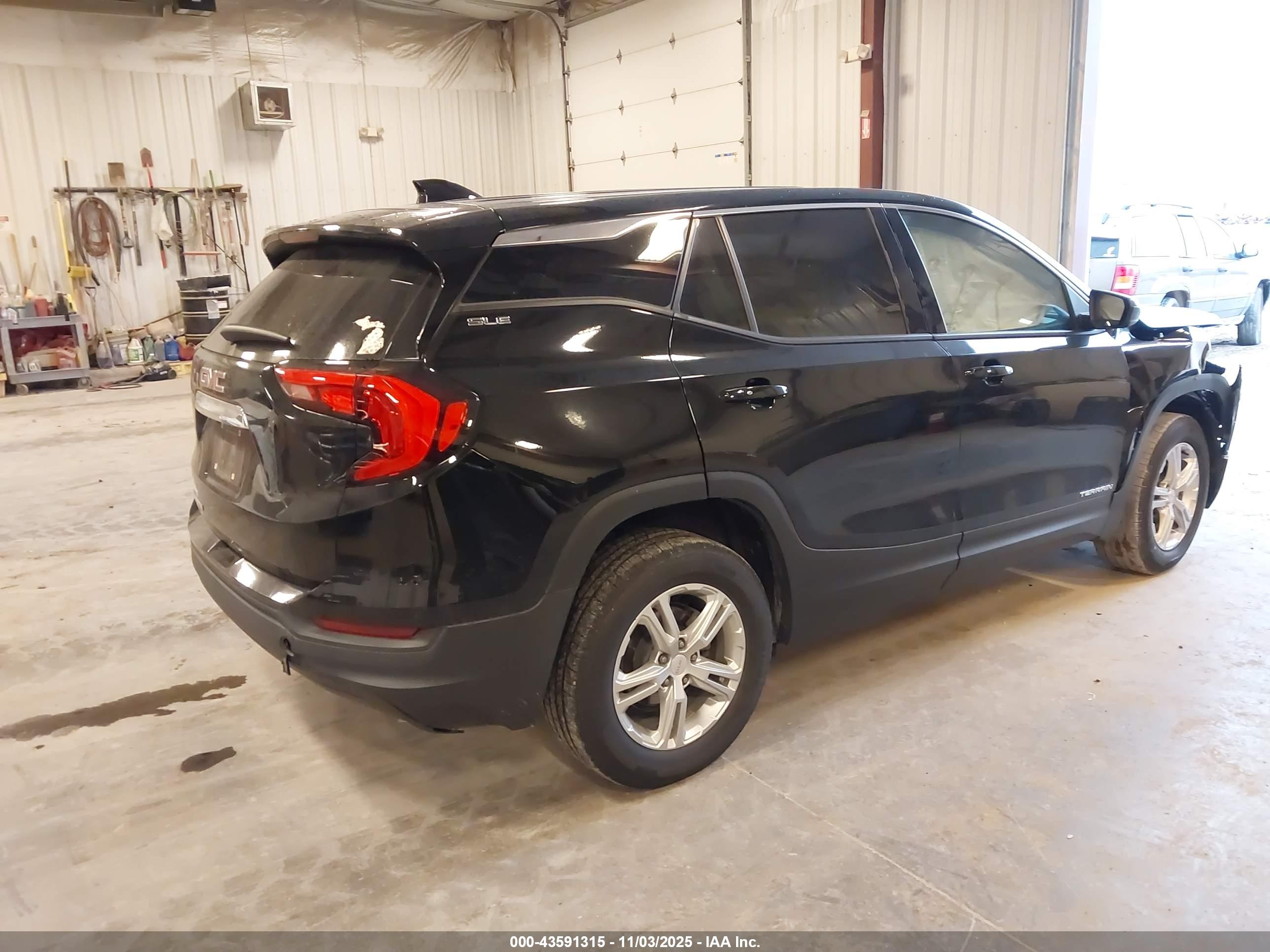 GMC TERRAIN image 4