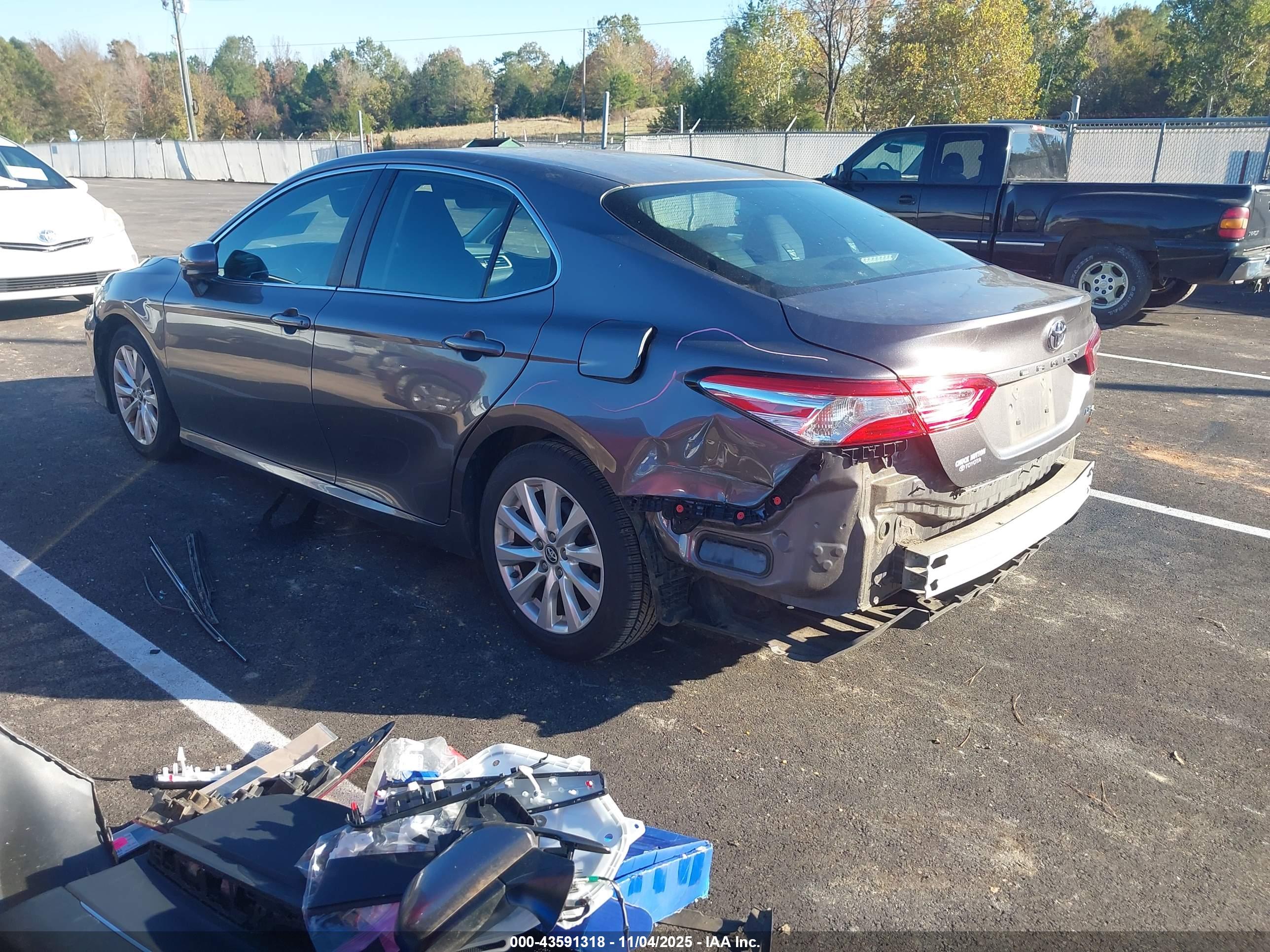 TOYOTA CAMRY image 3
