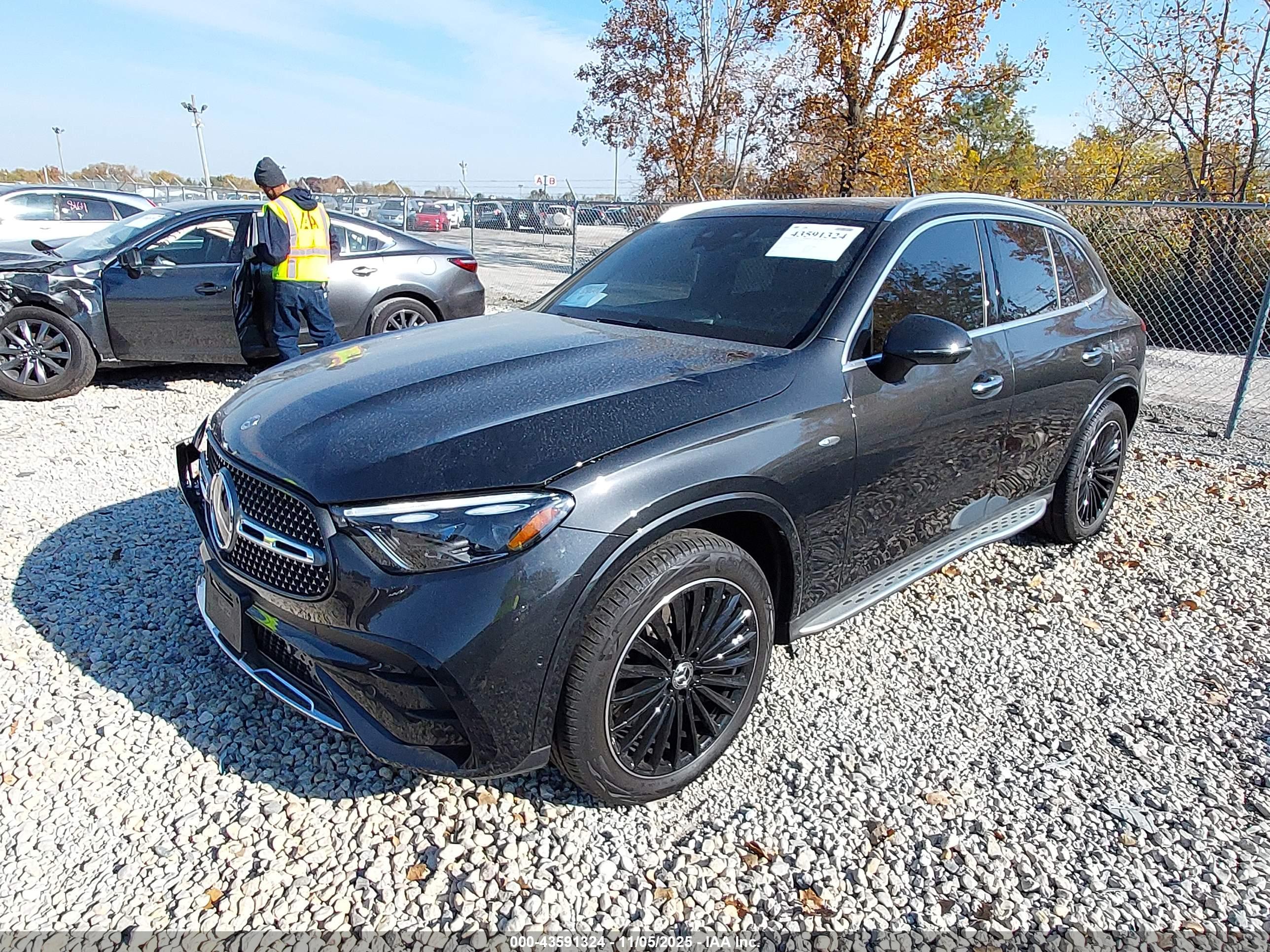 MERCEDES-BENZ GLC image 2