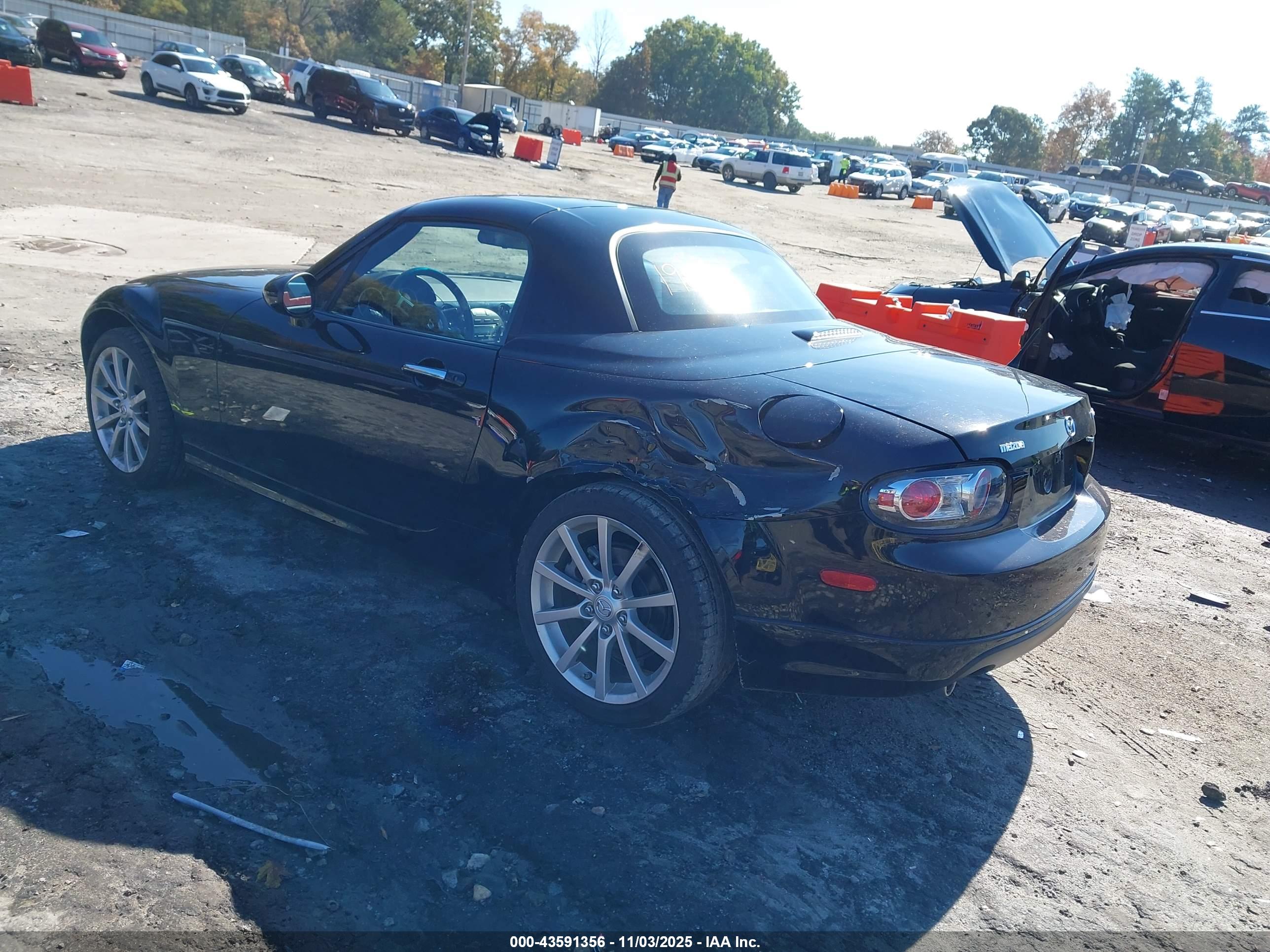 MAZDA MX-5 image 3