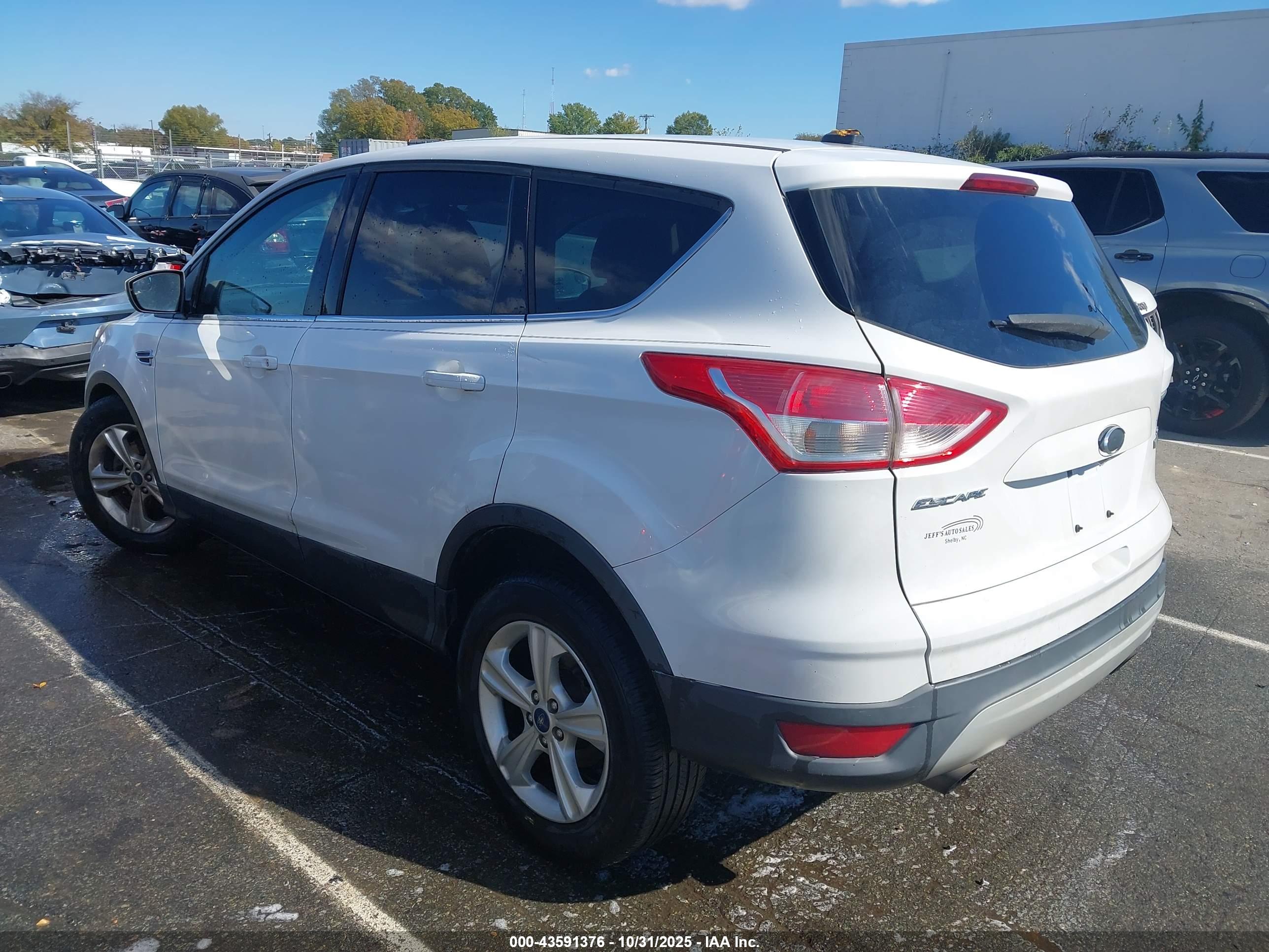 FORD ESCAPE image 3
