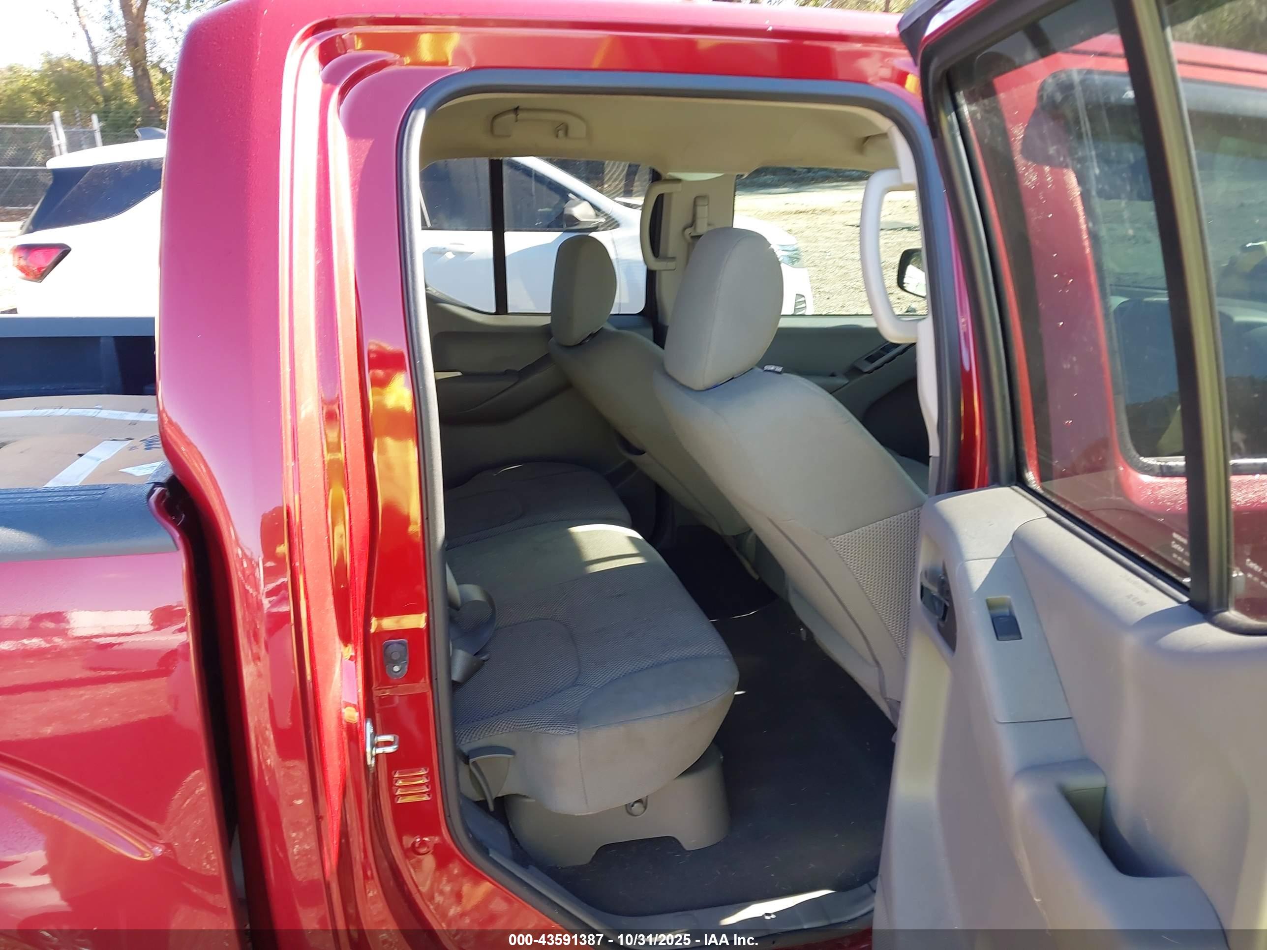NISSAN FRONTIER image 8