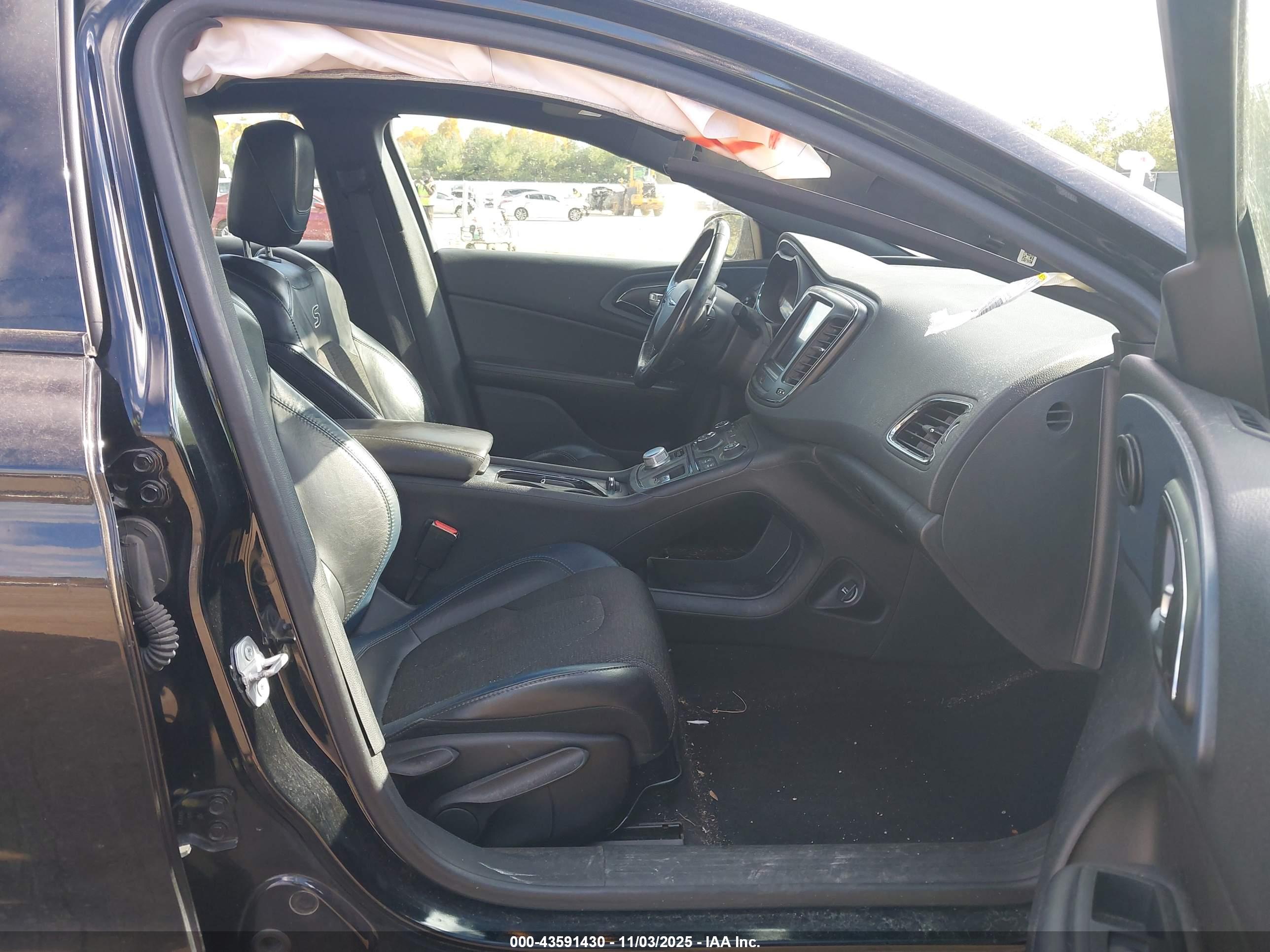 CHRYSLER 200 image 5