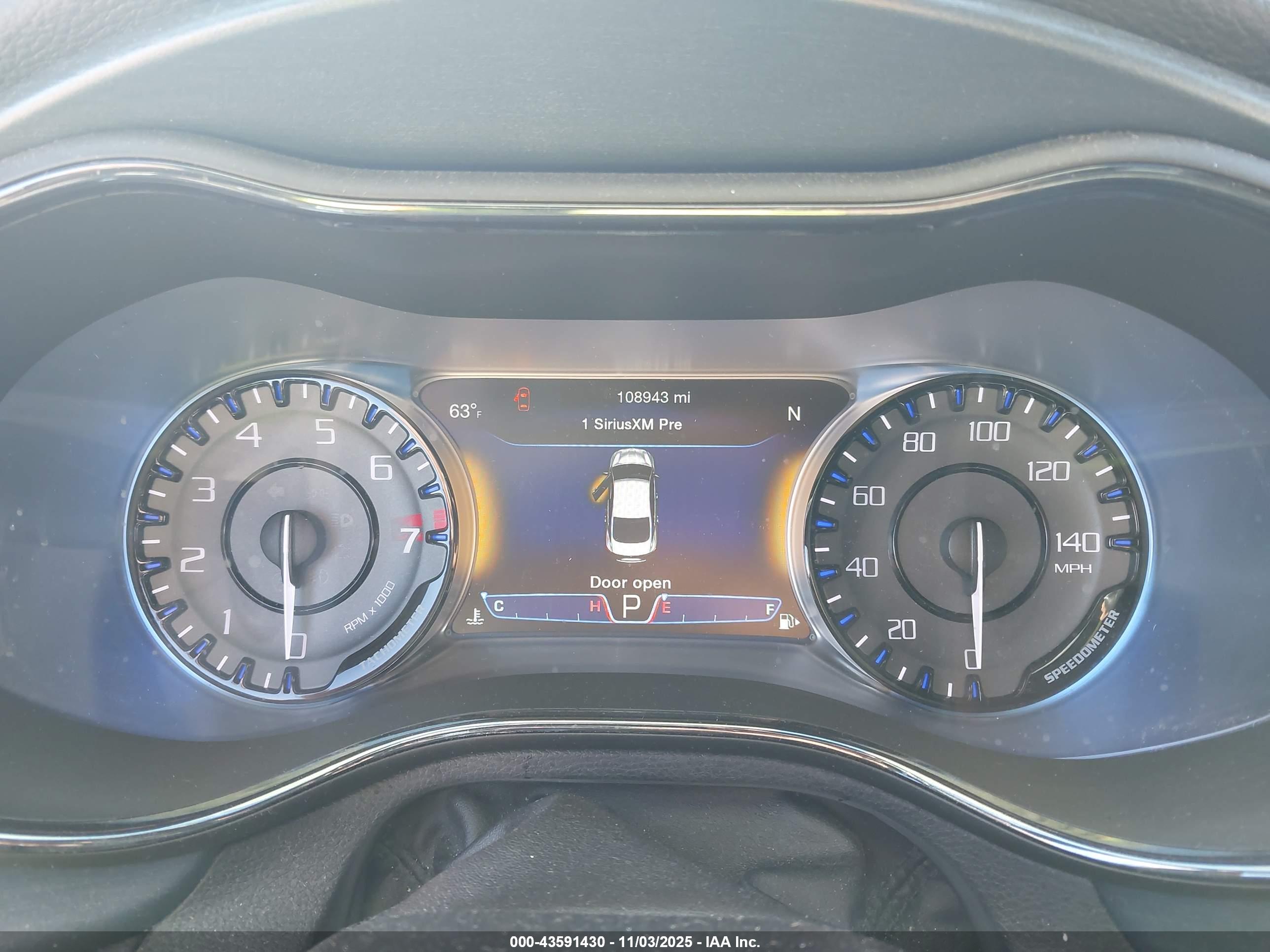CHRYSLER 200 image 7