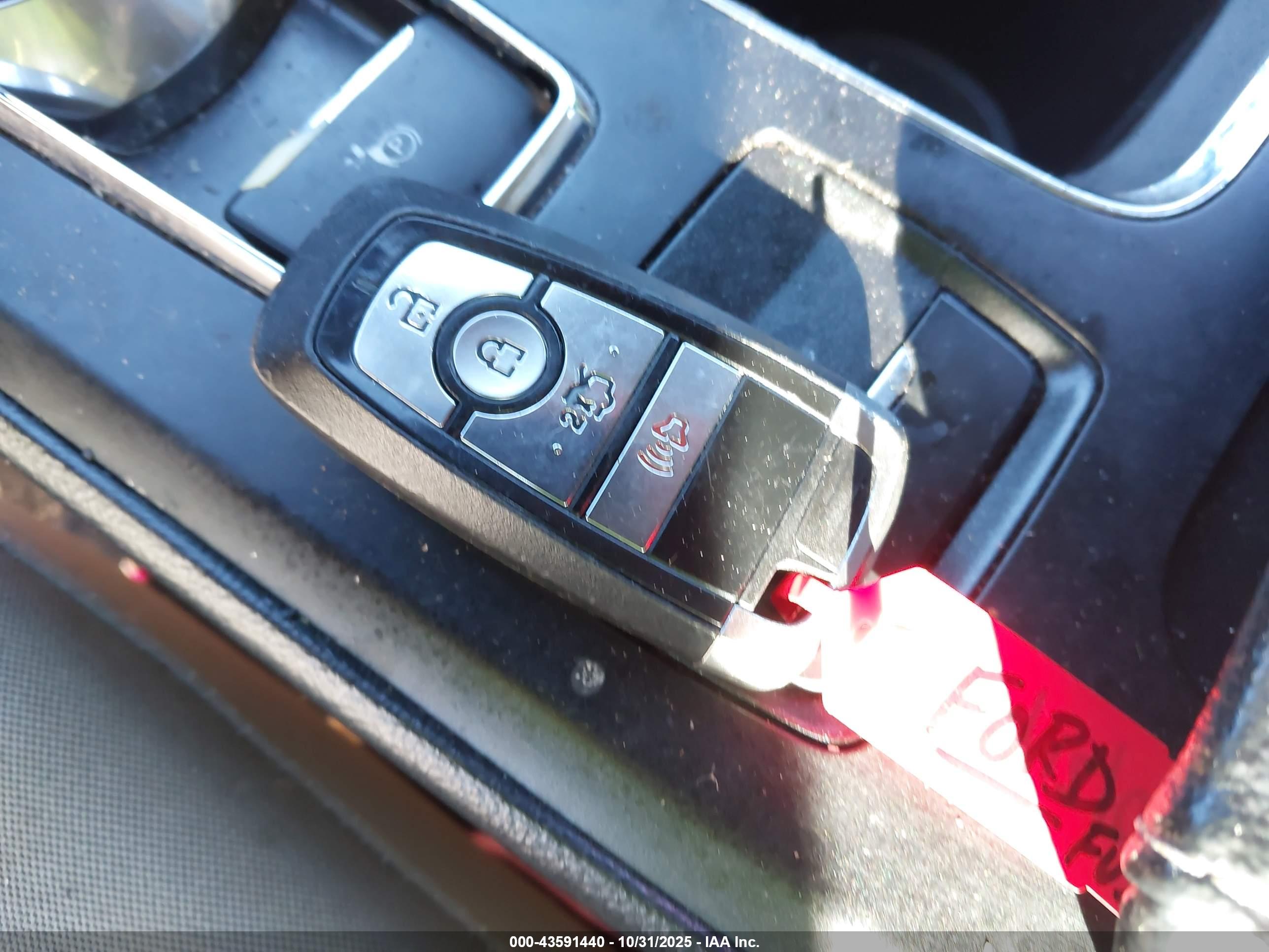 FORD FUSION image 11