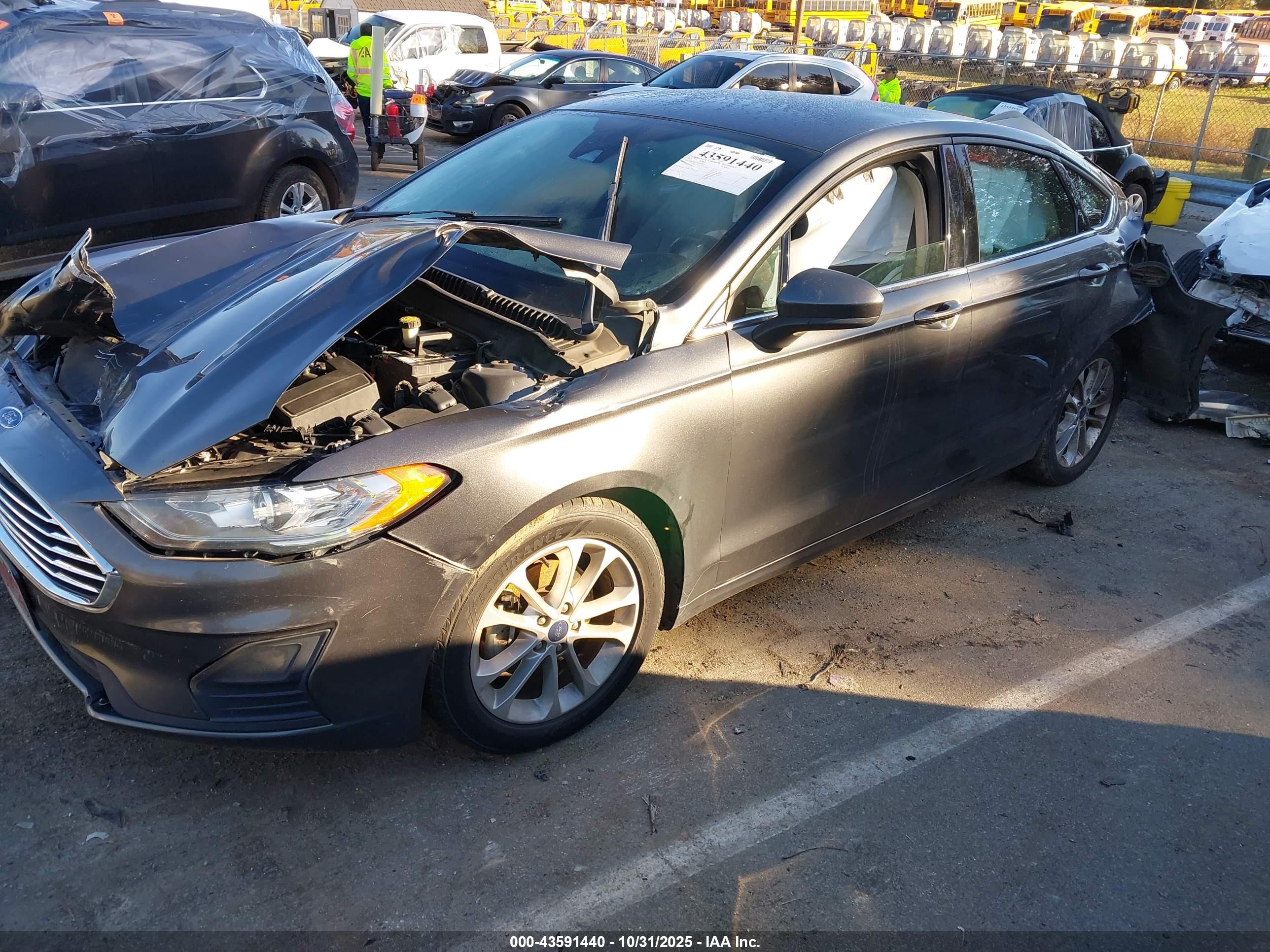 FORD FUSION image 2