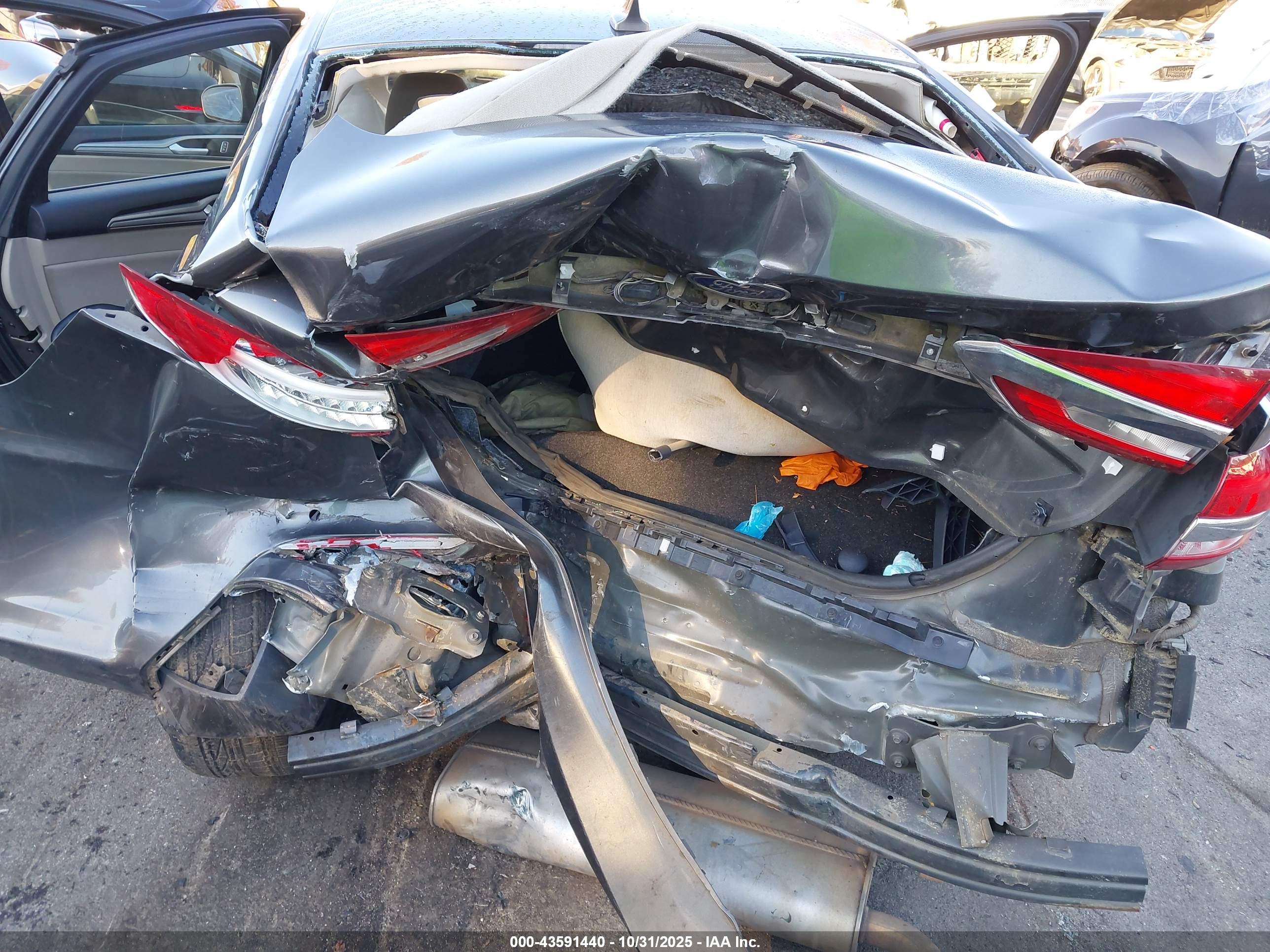 FORD FUSION image 6
