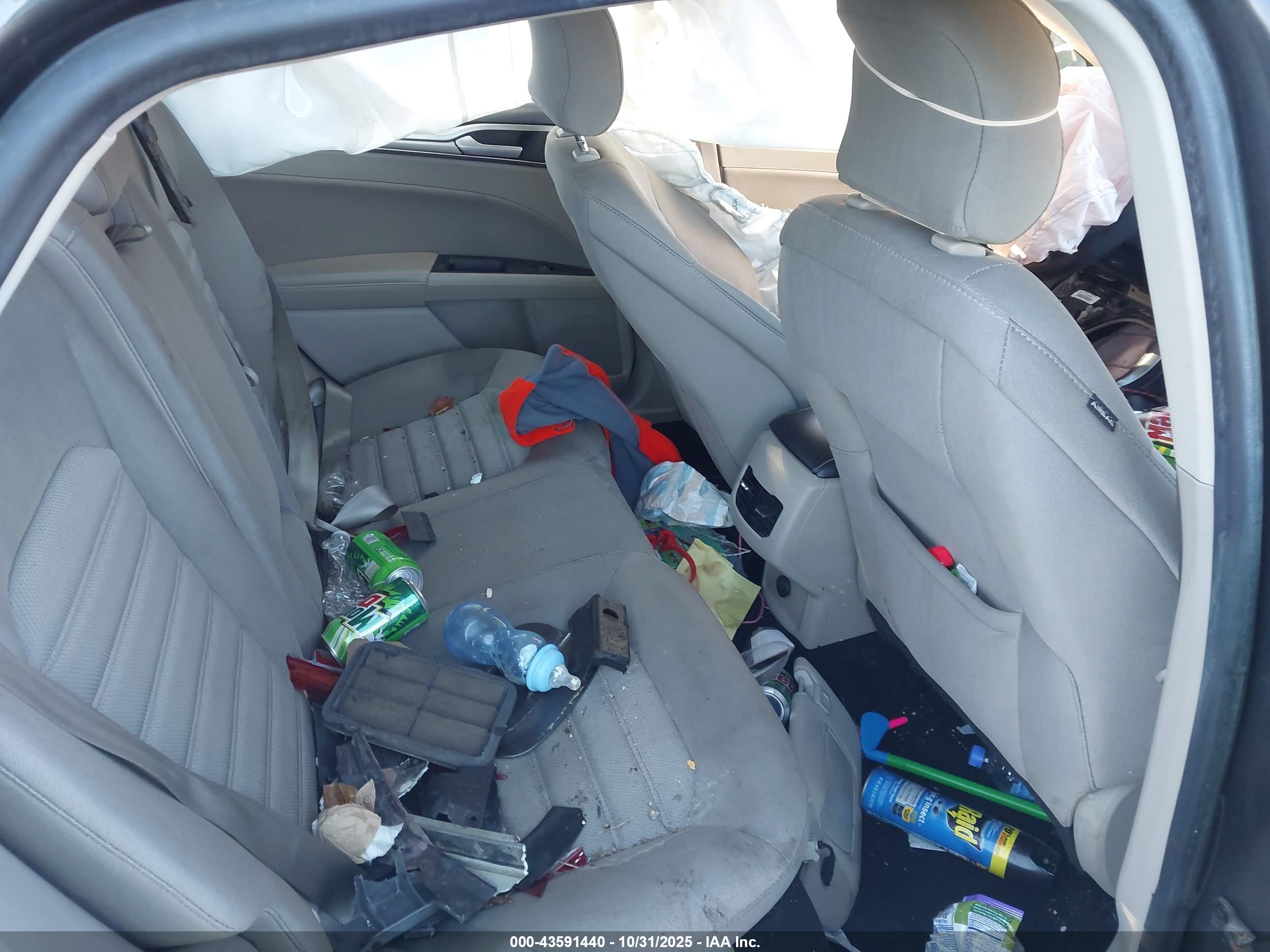 FORD FUSION image 8