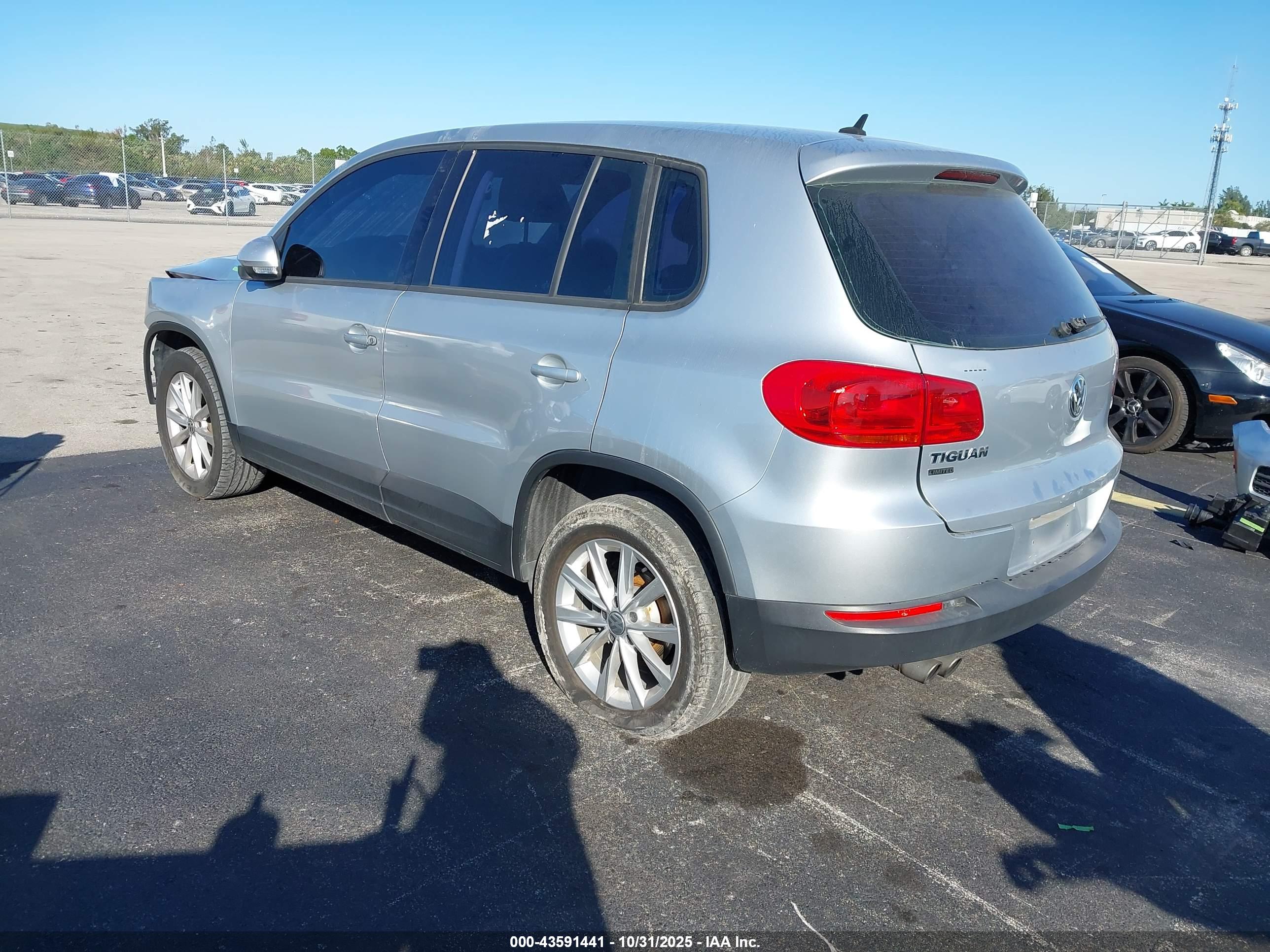 VOLKSWAGEN TIGUAN image 3
