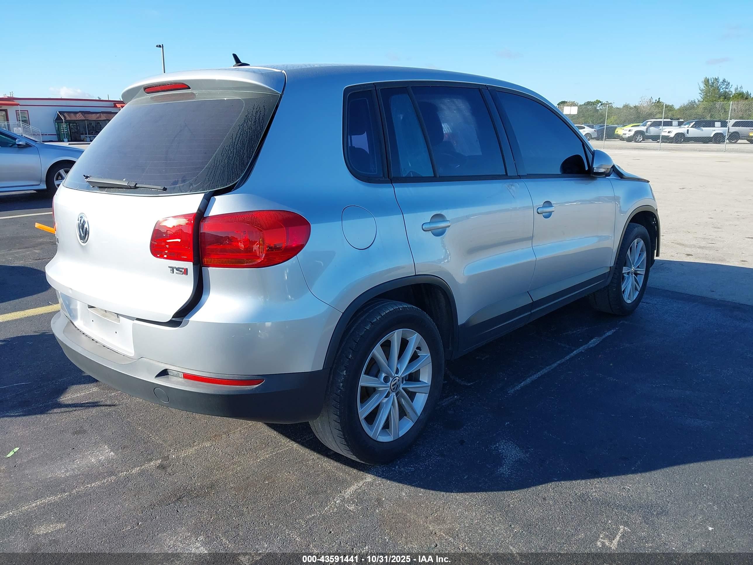 VOLKSWAGEN TIGUAN image 4