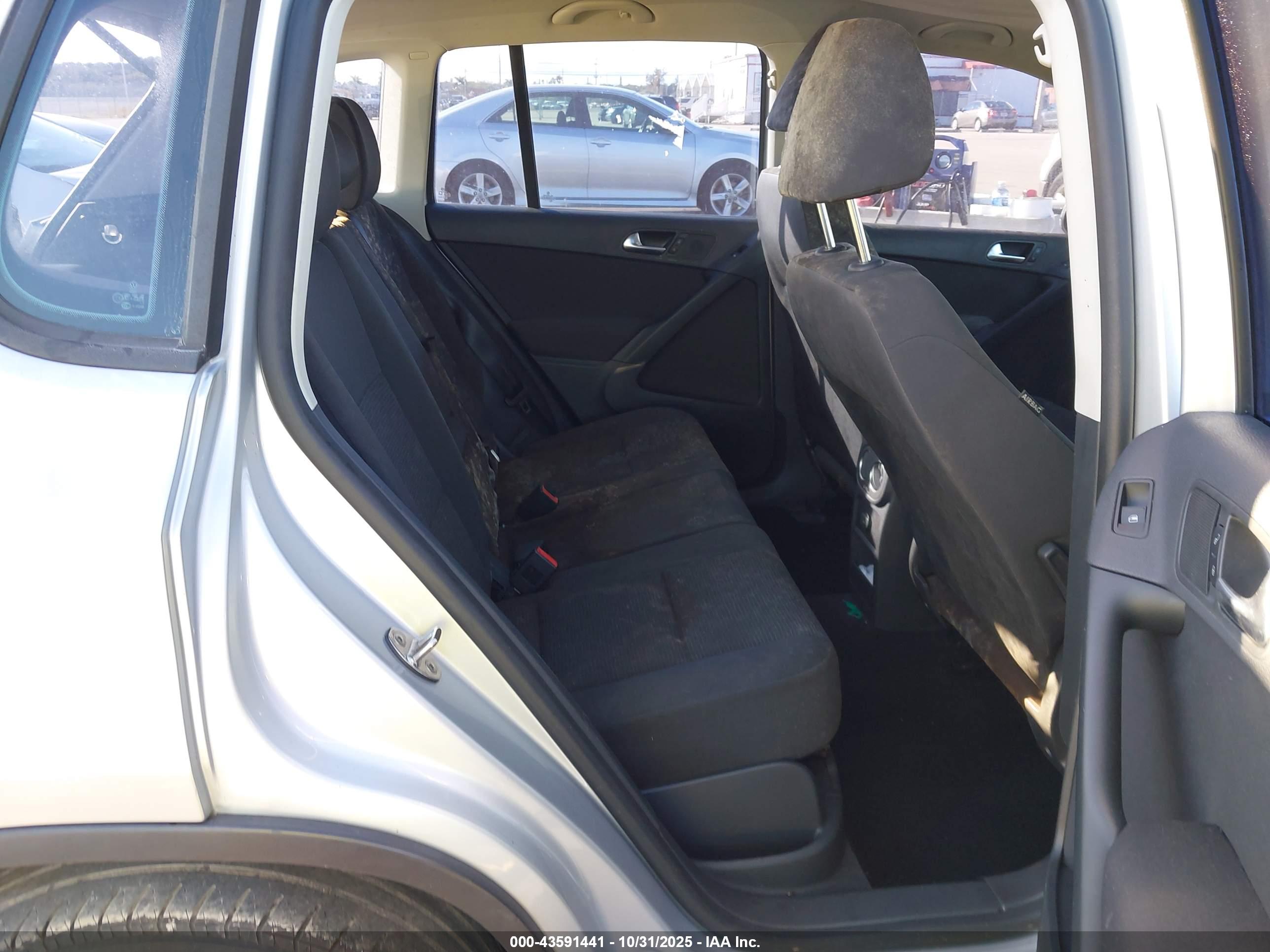 VOLKSWAGEN TIGUAN image 8