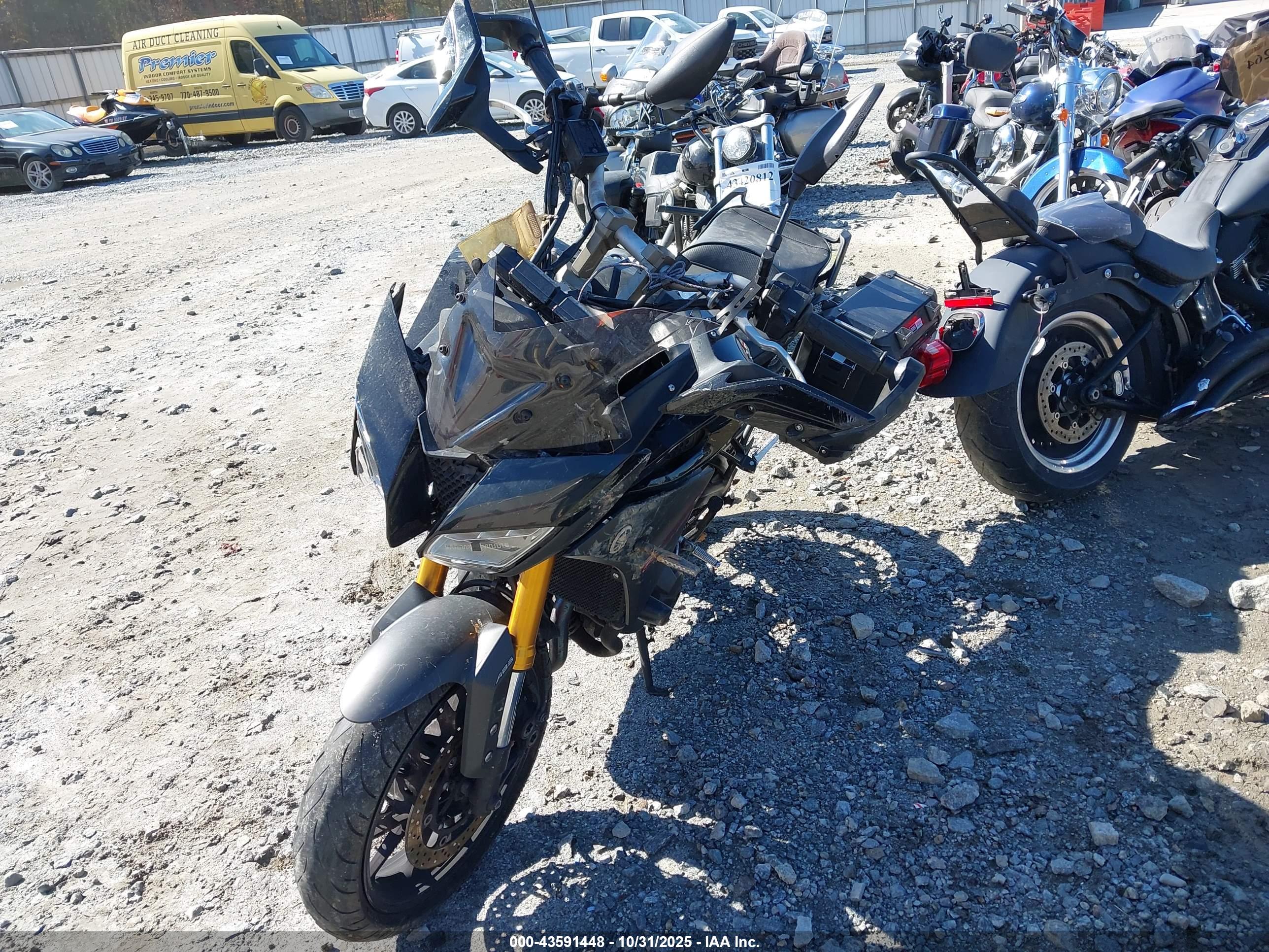 YAMAHA FJ09 image 2