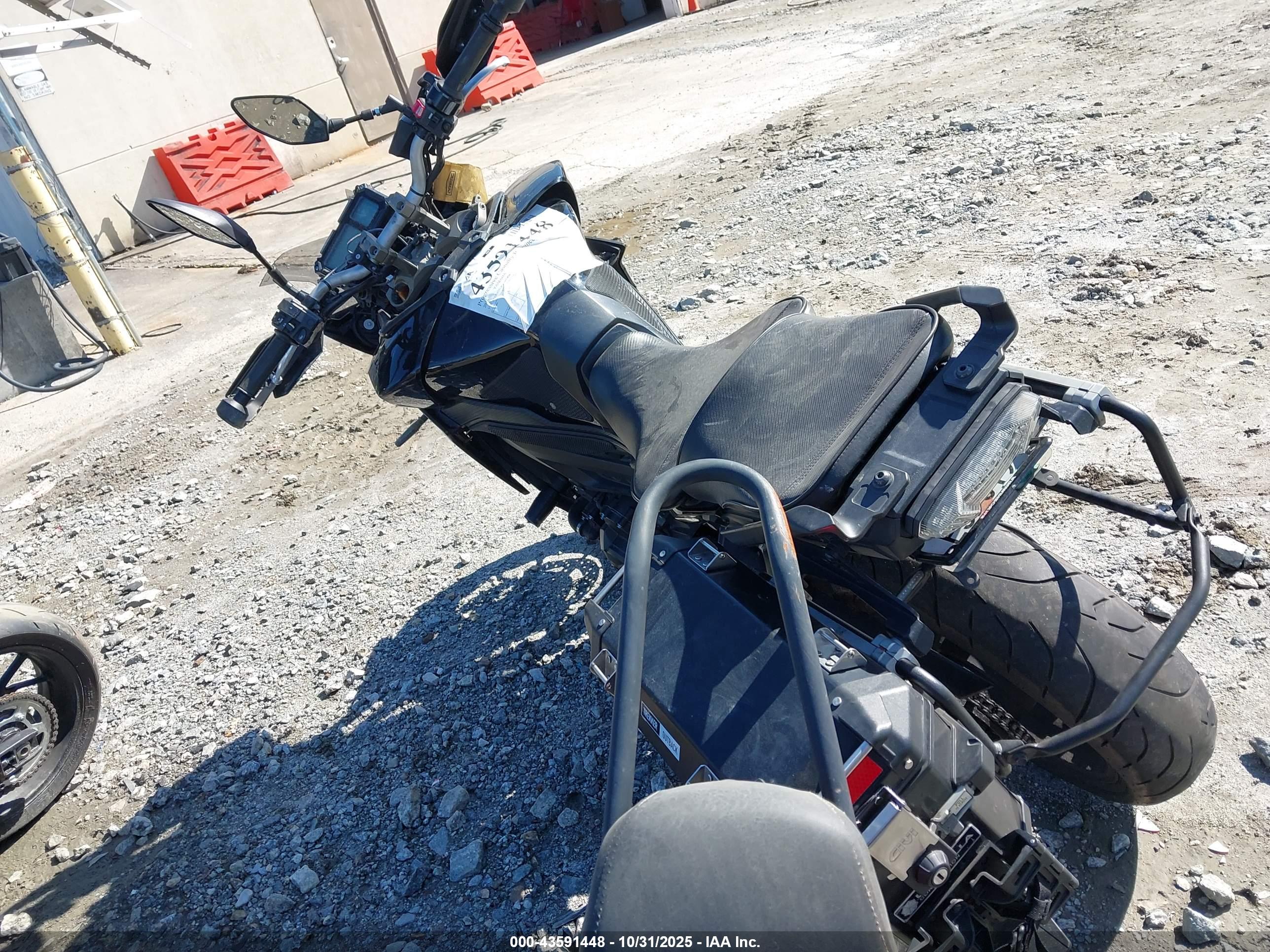 YAMAHA FJ09 image 3