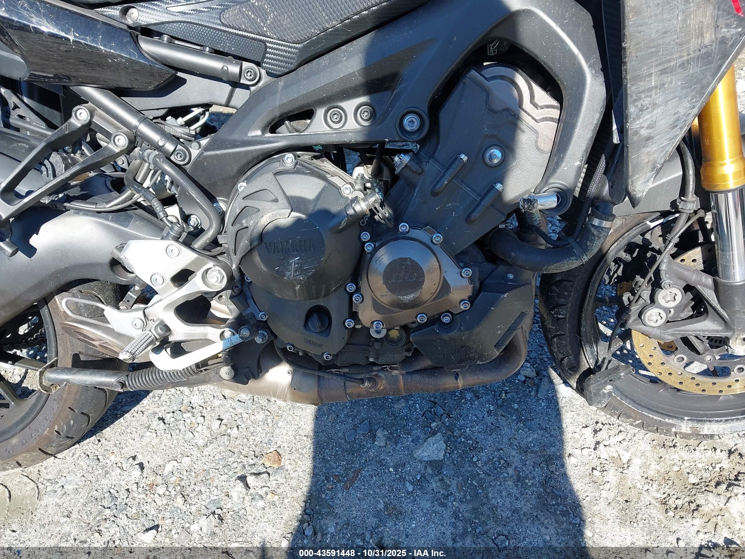 YAMAHA FJ09 image 8