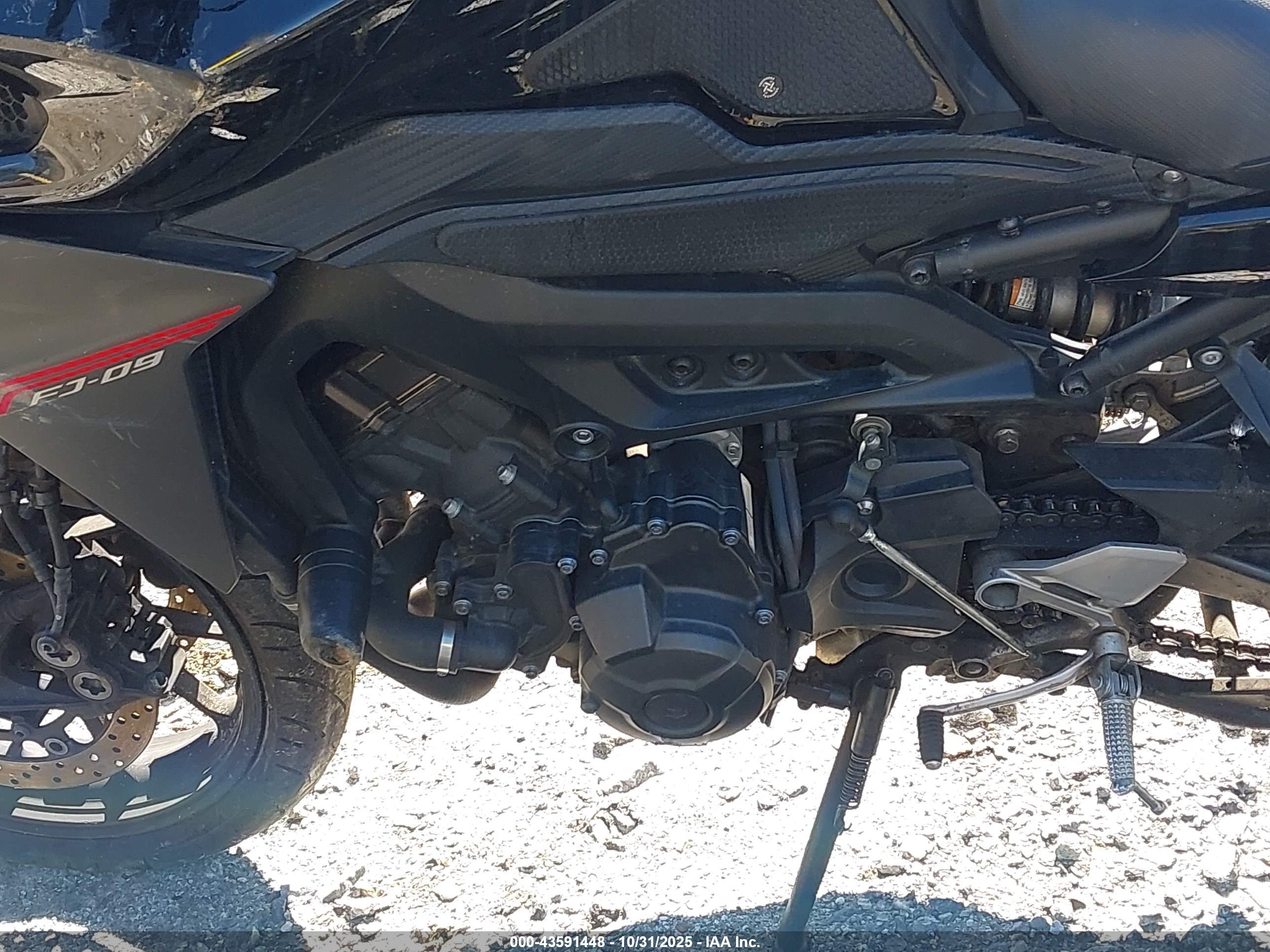 YAMAHA FJ09 image 9