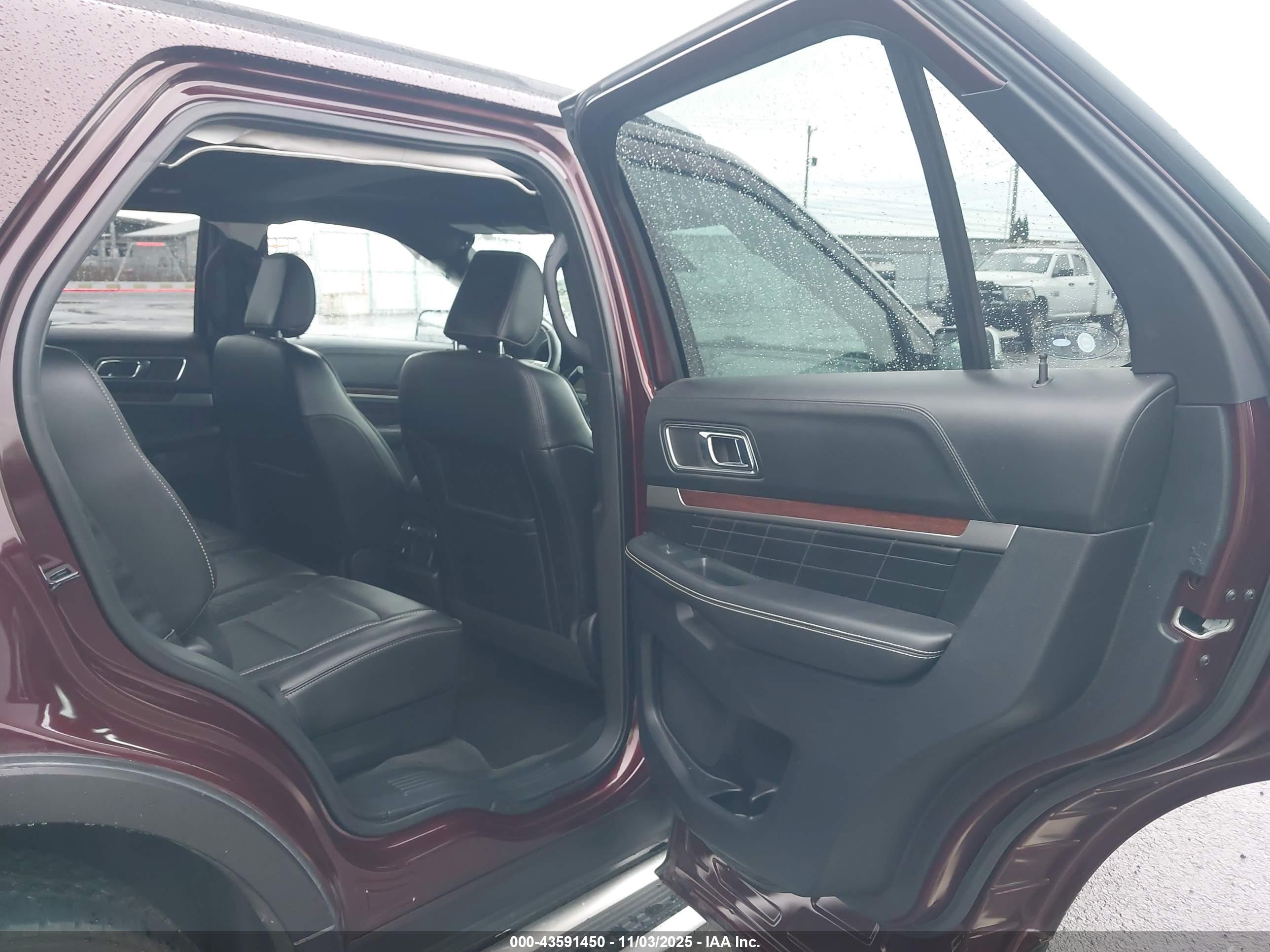 FORD EXPLORER image 8