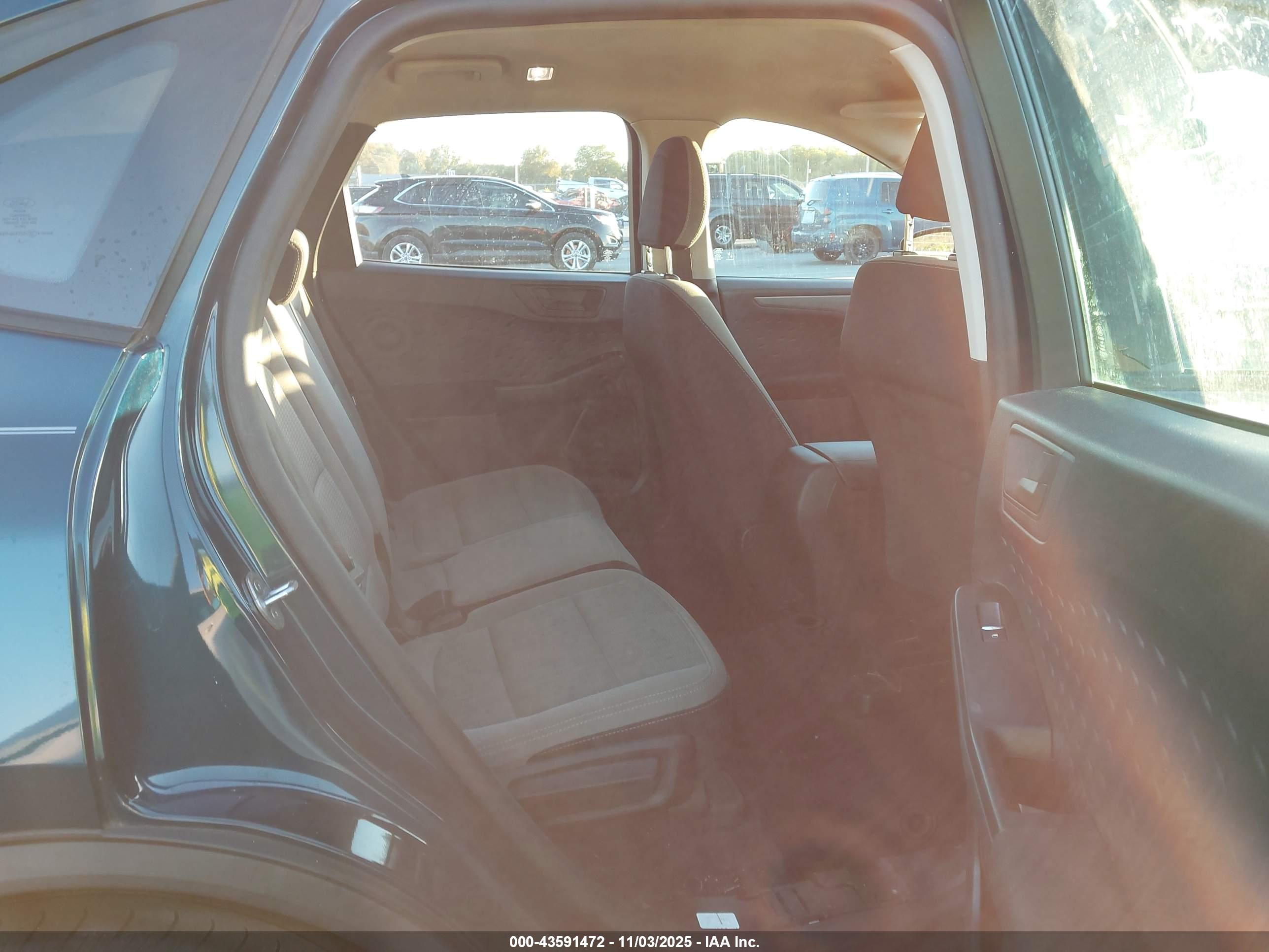 FORD ESCAPE image 8