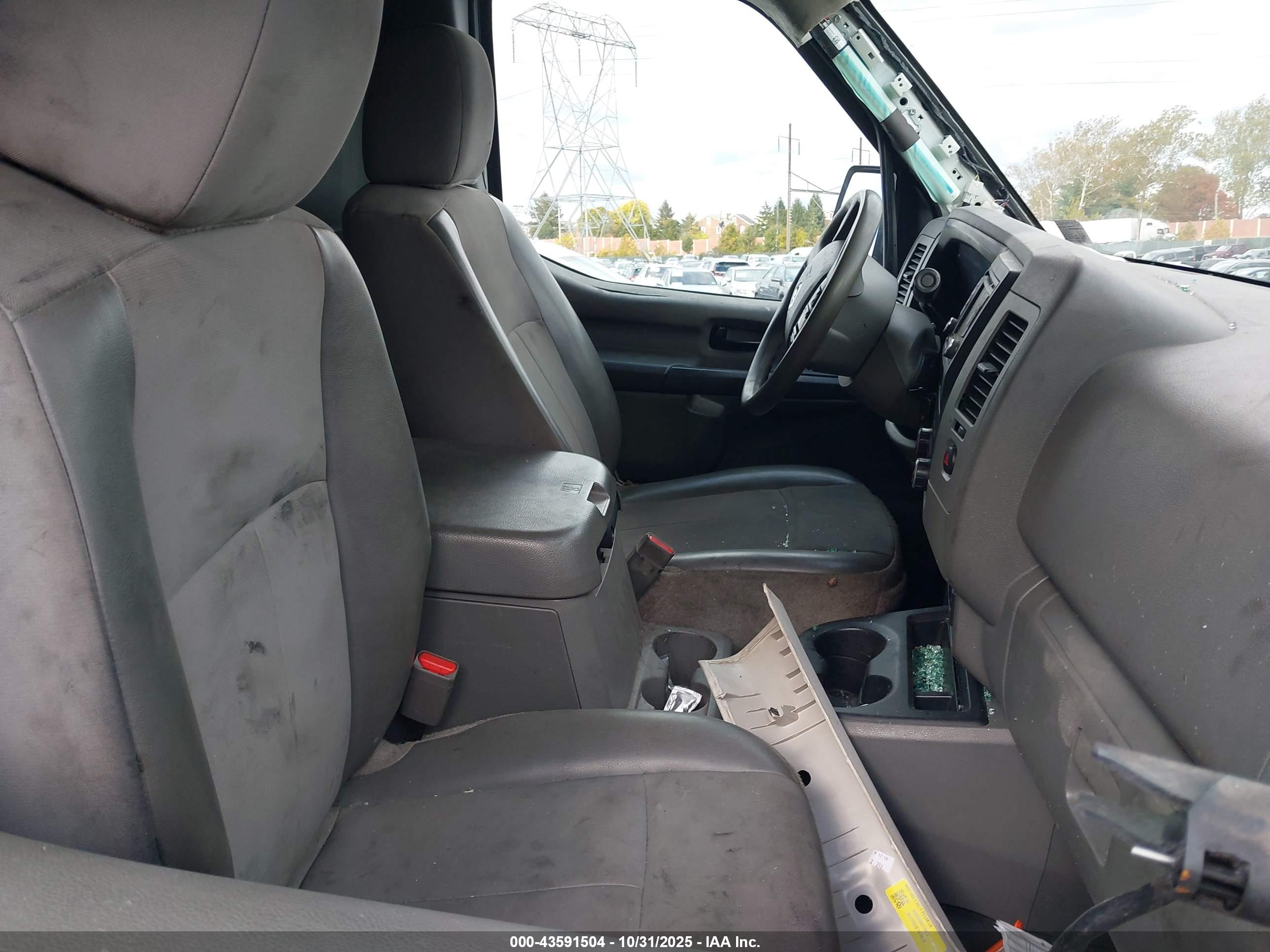 NISSAN NV image 5