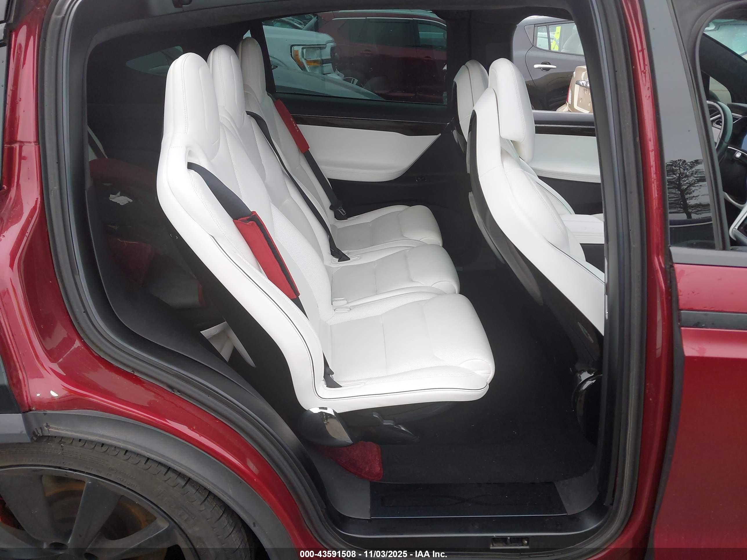 TESLA MODEL image 8