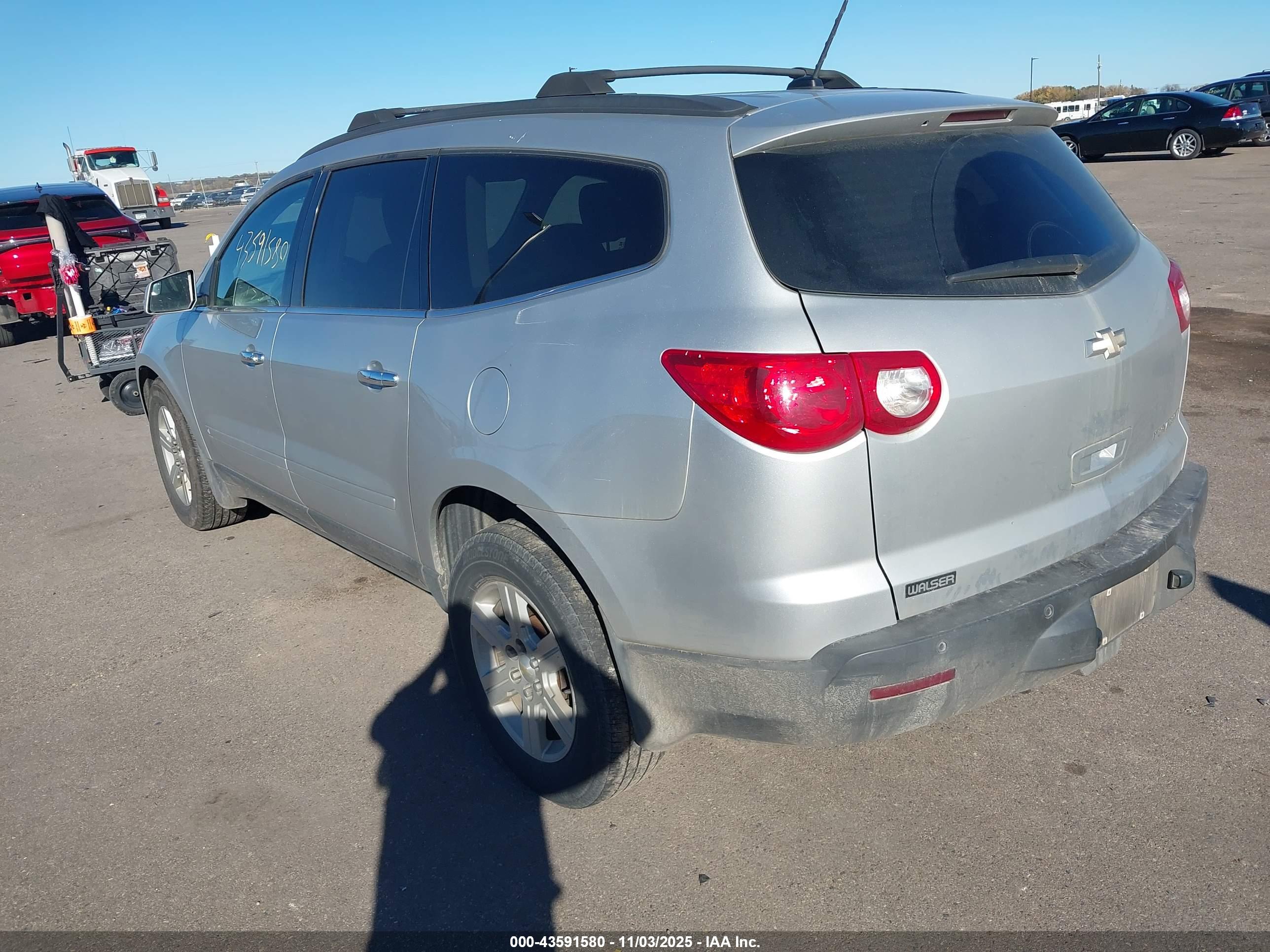 CHEVROLET TRAVERSE image 3