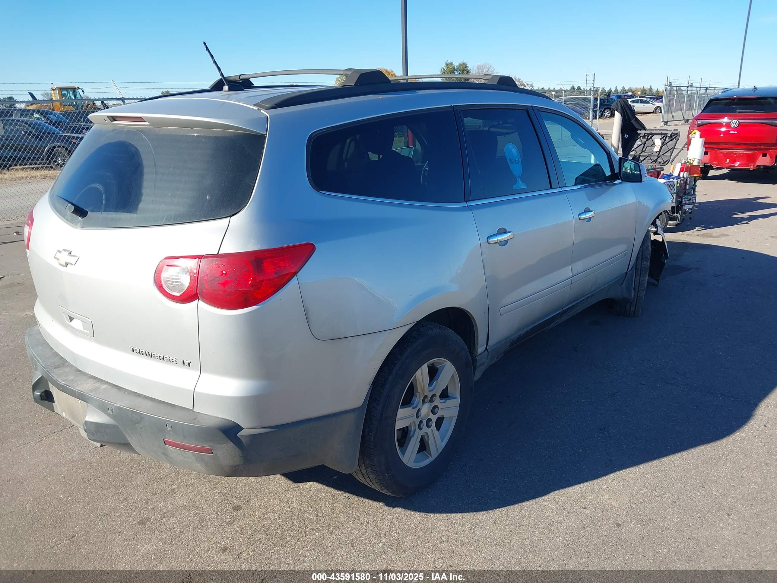 CHEVROLET TRAVERSE image 4