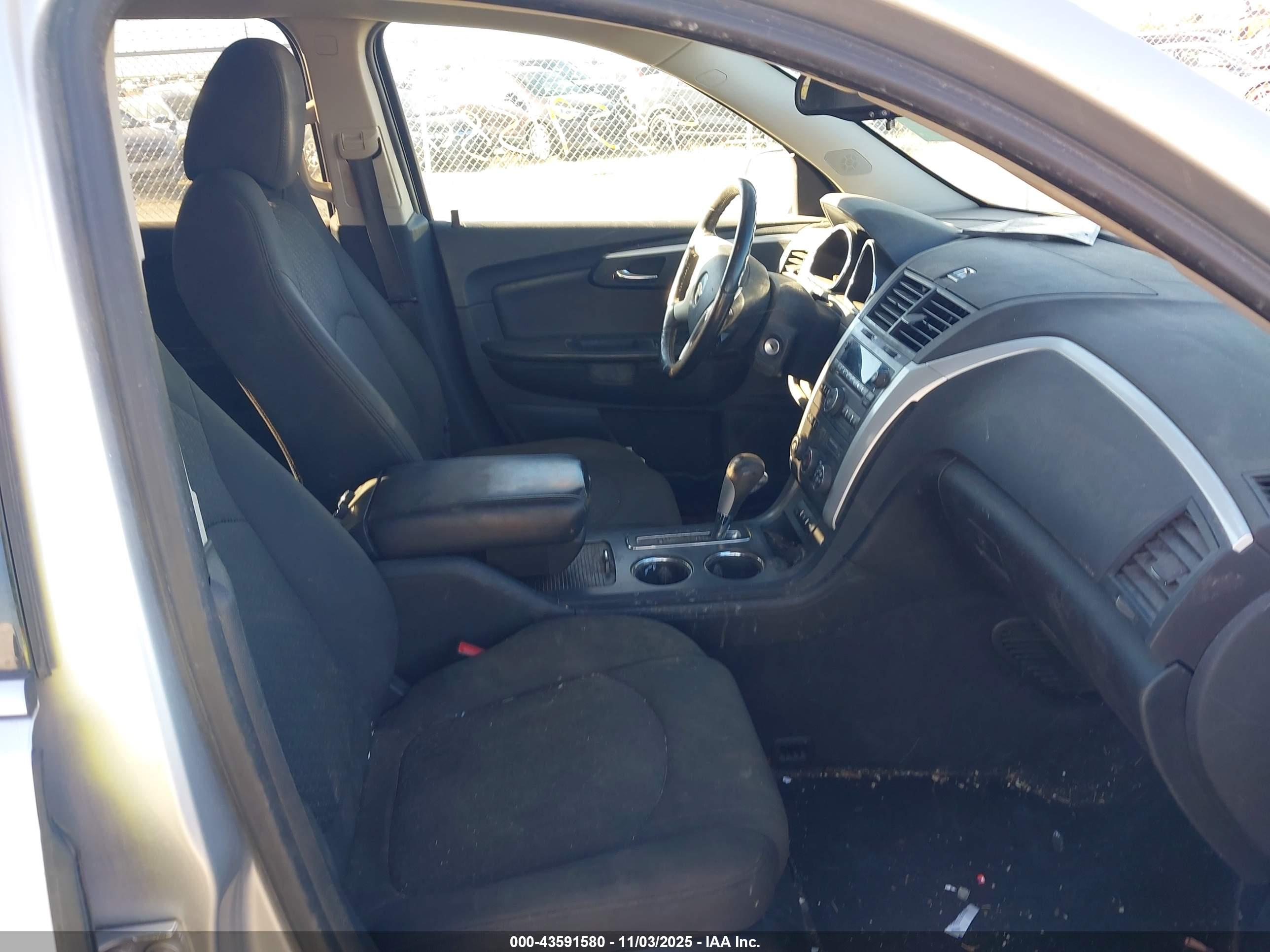 CHEVROLET TRAVERSE image 5