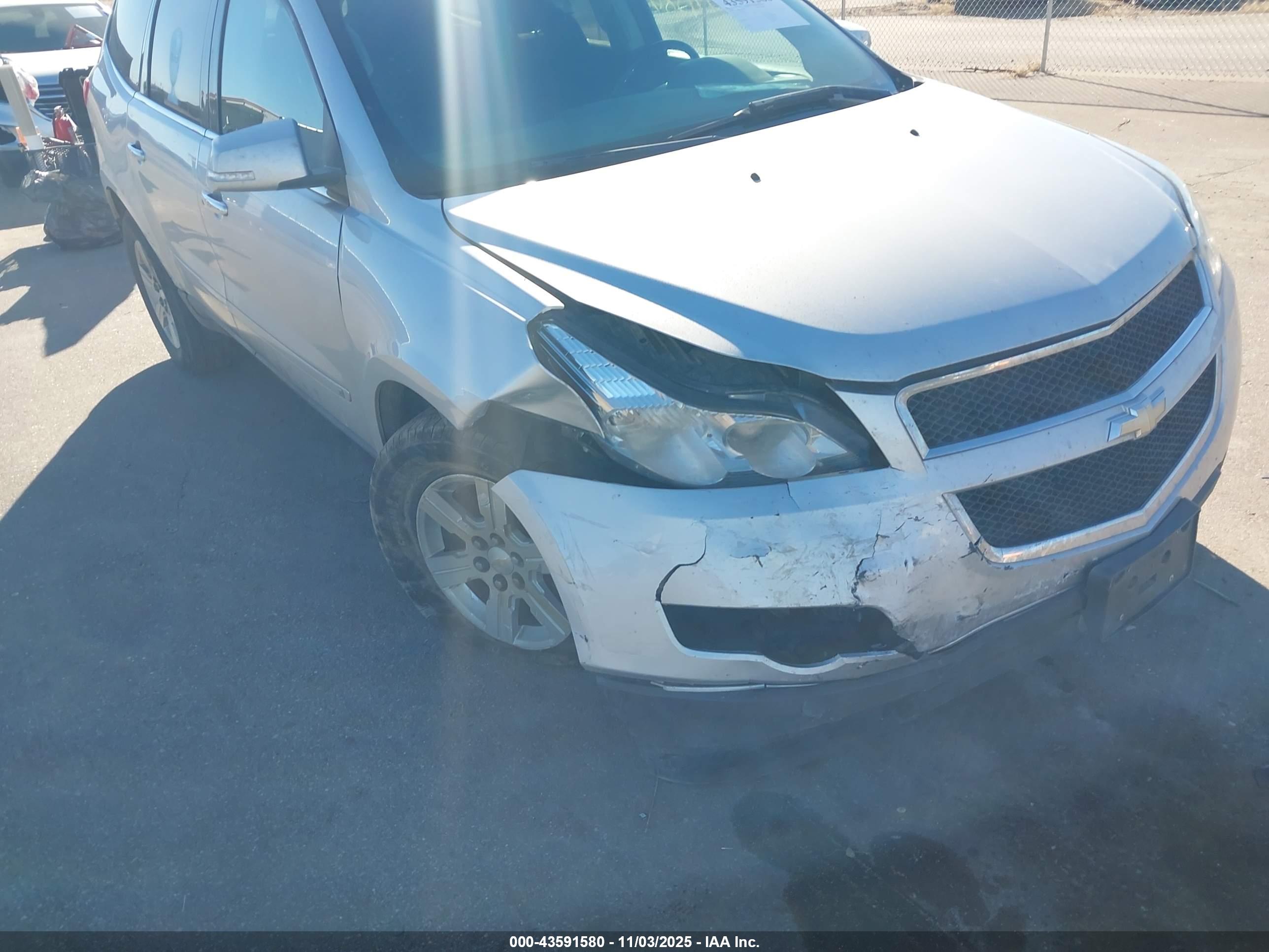 CHEVROLET TRAVERSE image 6