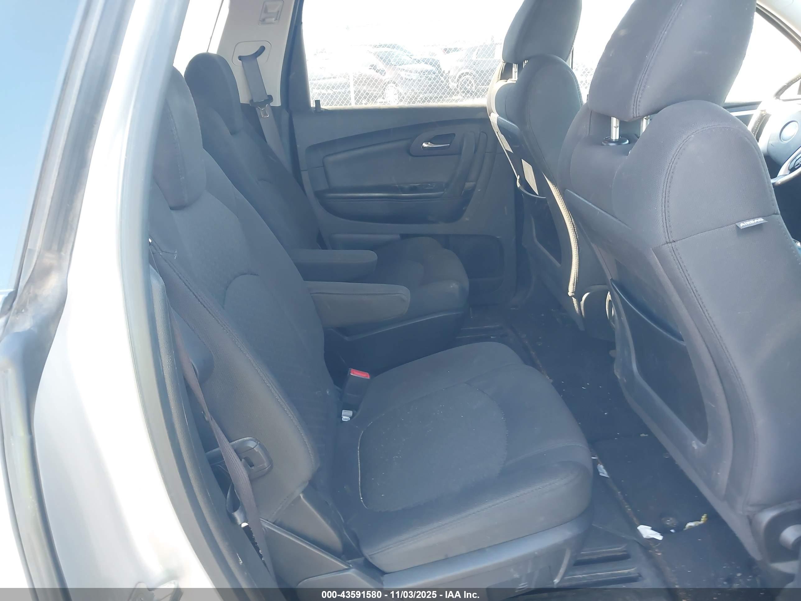 CHEVROLET TRAVERSE image 8