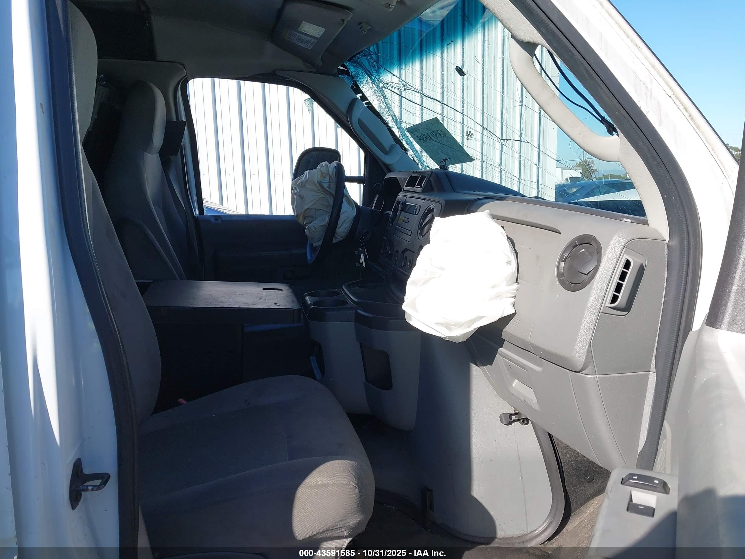 FORD E-150 image 5