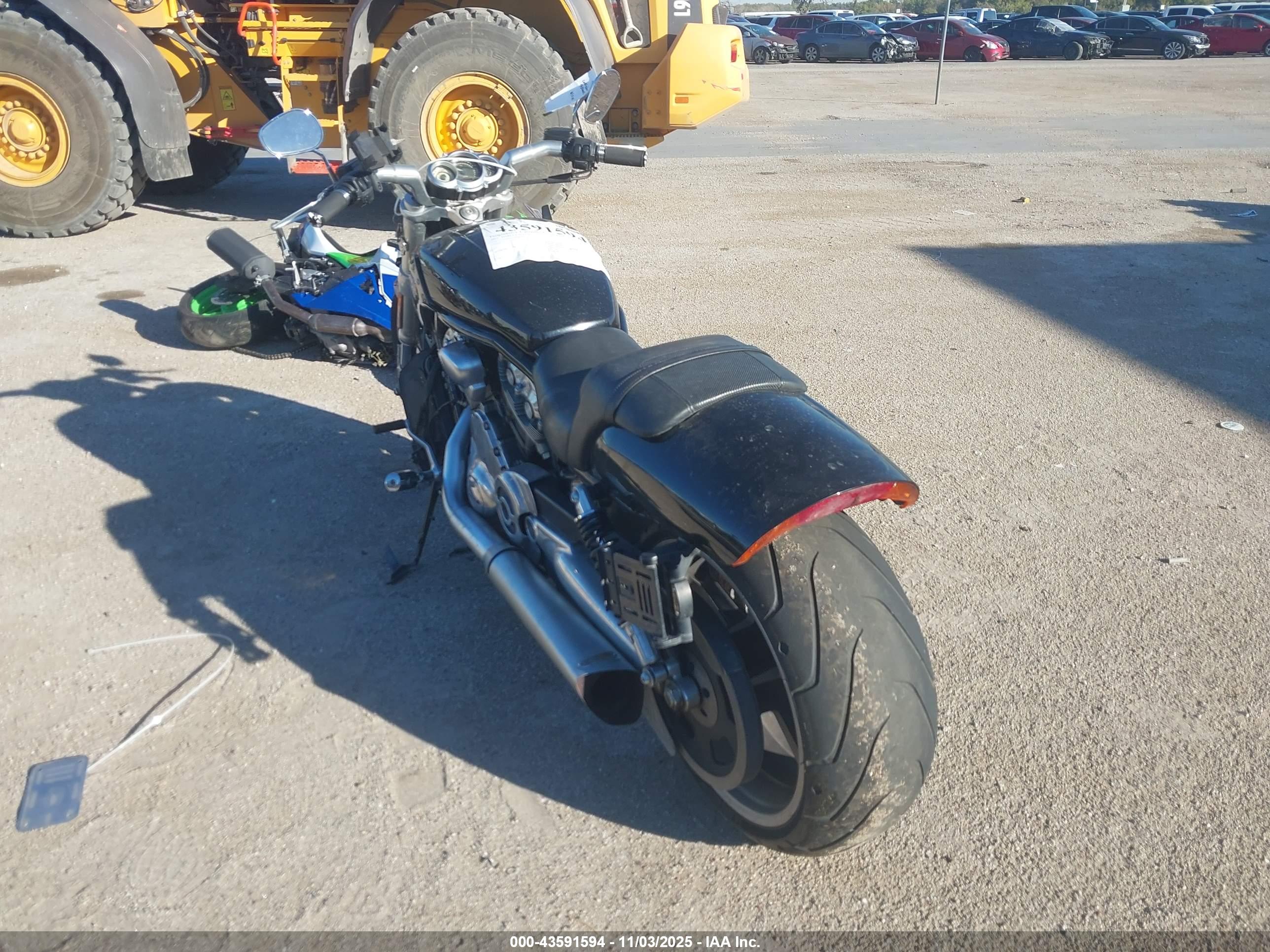 HARLEY-DAVIDSON VRSCF image 3