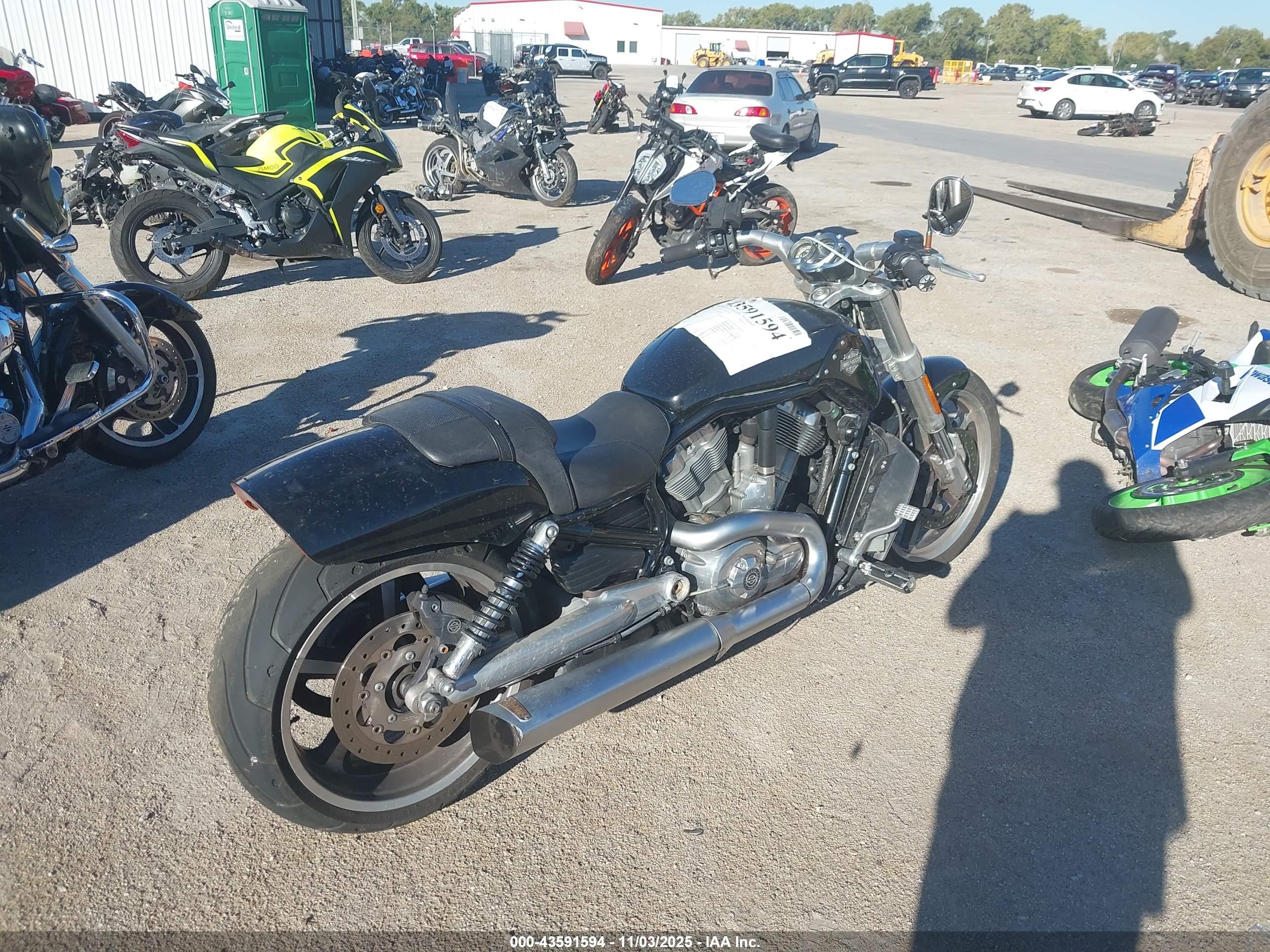 HARLEY-DAVIDSON VRSCF image 4